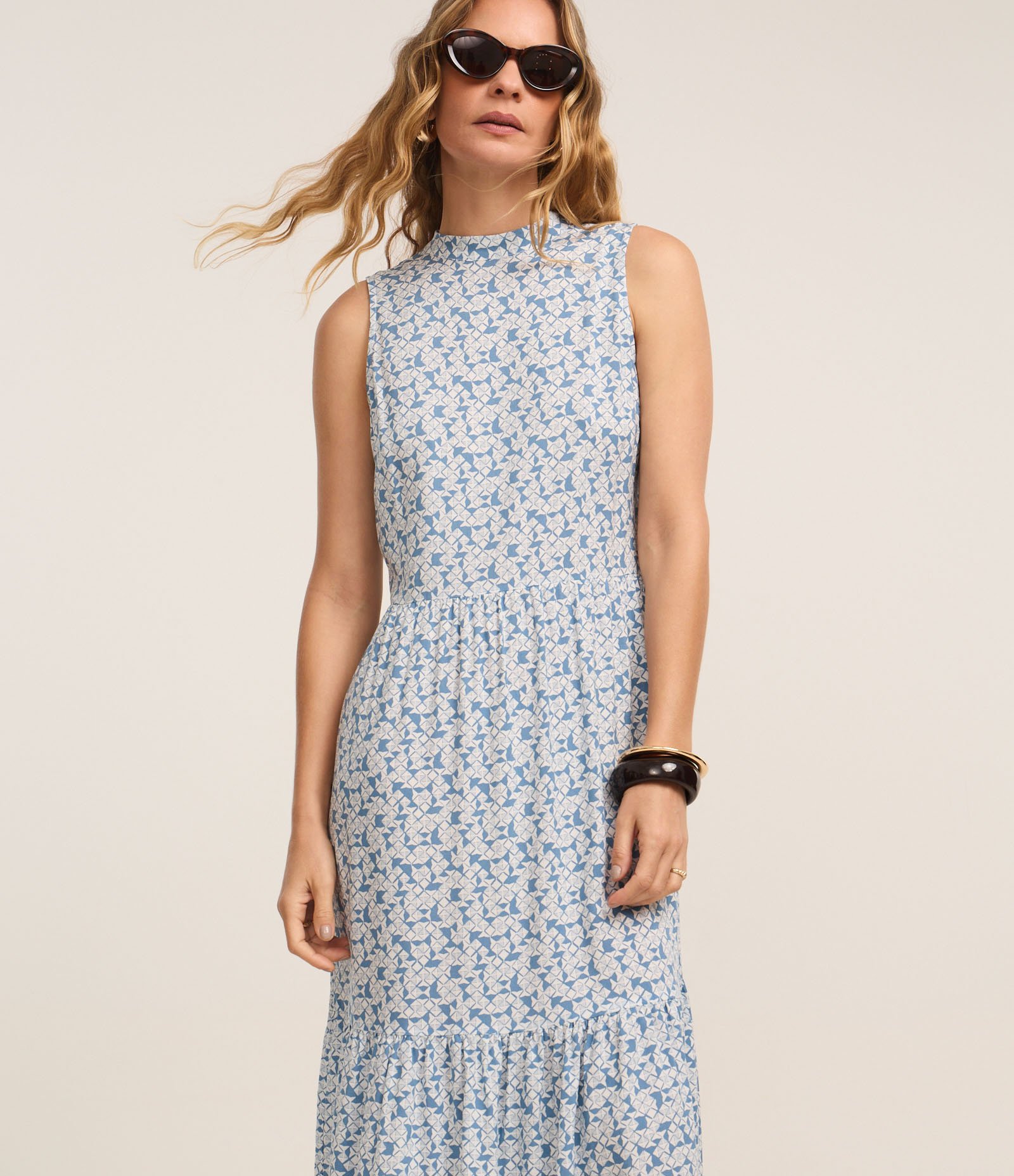 Vestido Evasê Longo em Viscose com Estampa Geométrica Azul/Branco 3