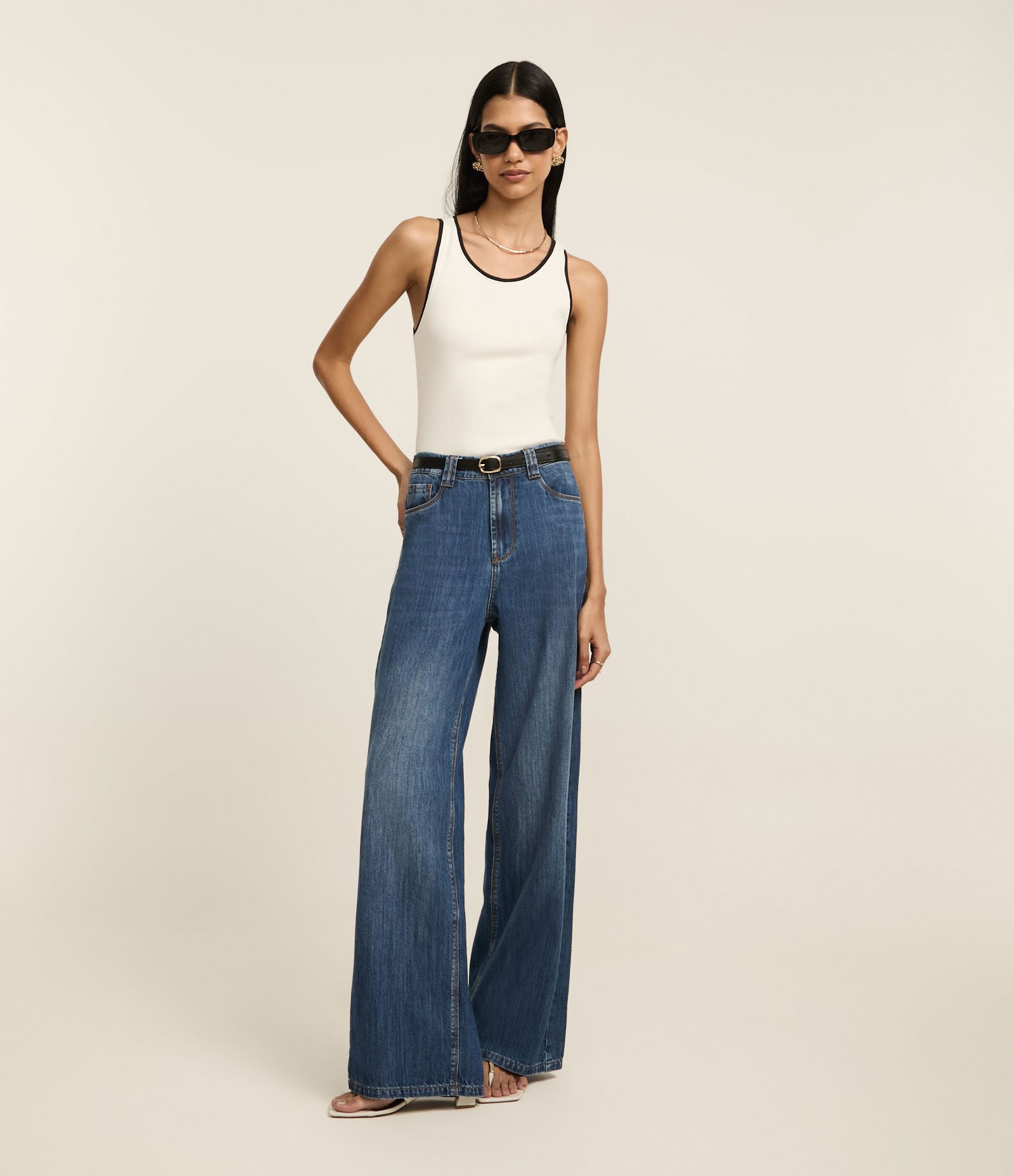 Blusa Regata em Ribana com Acabamento Contrastante Branco 2