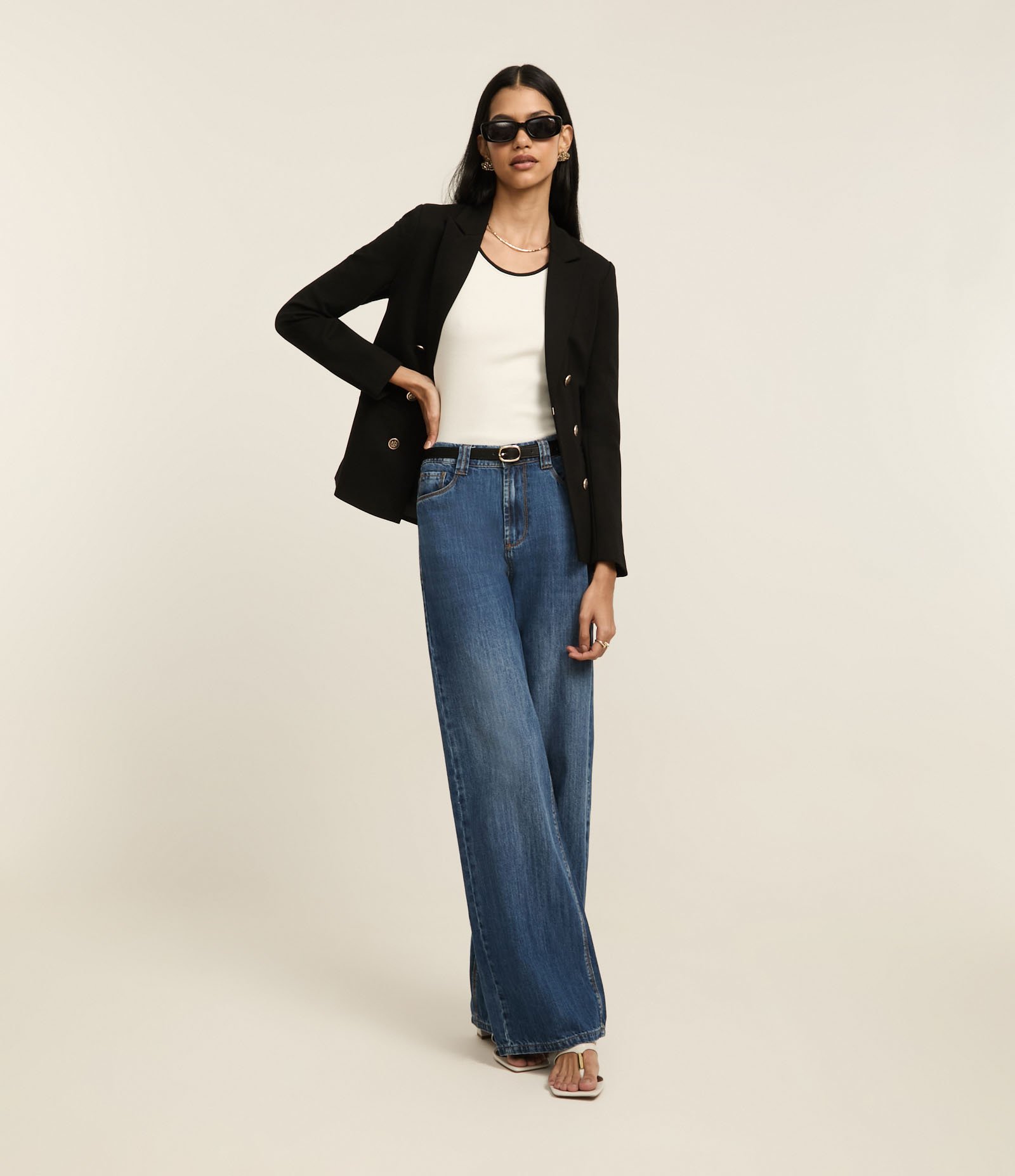 Blusa Regata em Ribana com Acabamento Contrastante Branco 4