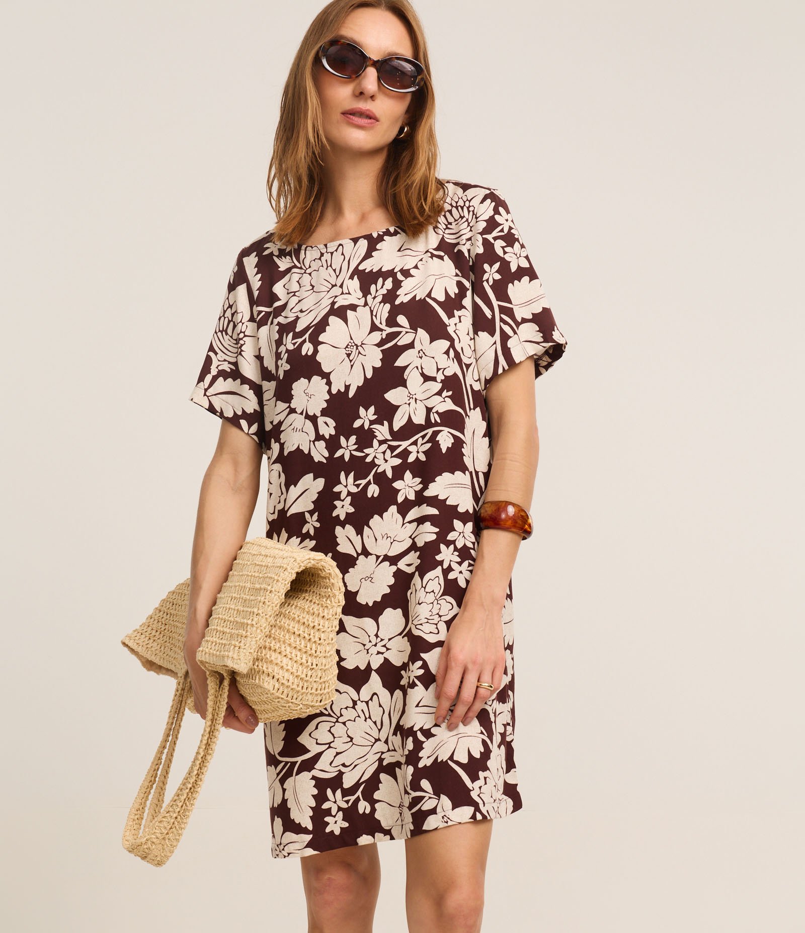 Vestido Reto Curto em Viscose com Estampa Flora Marrom/Bege 2