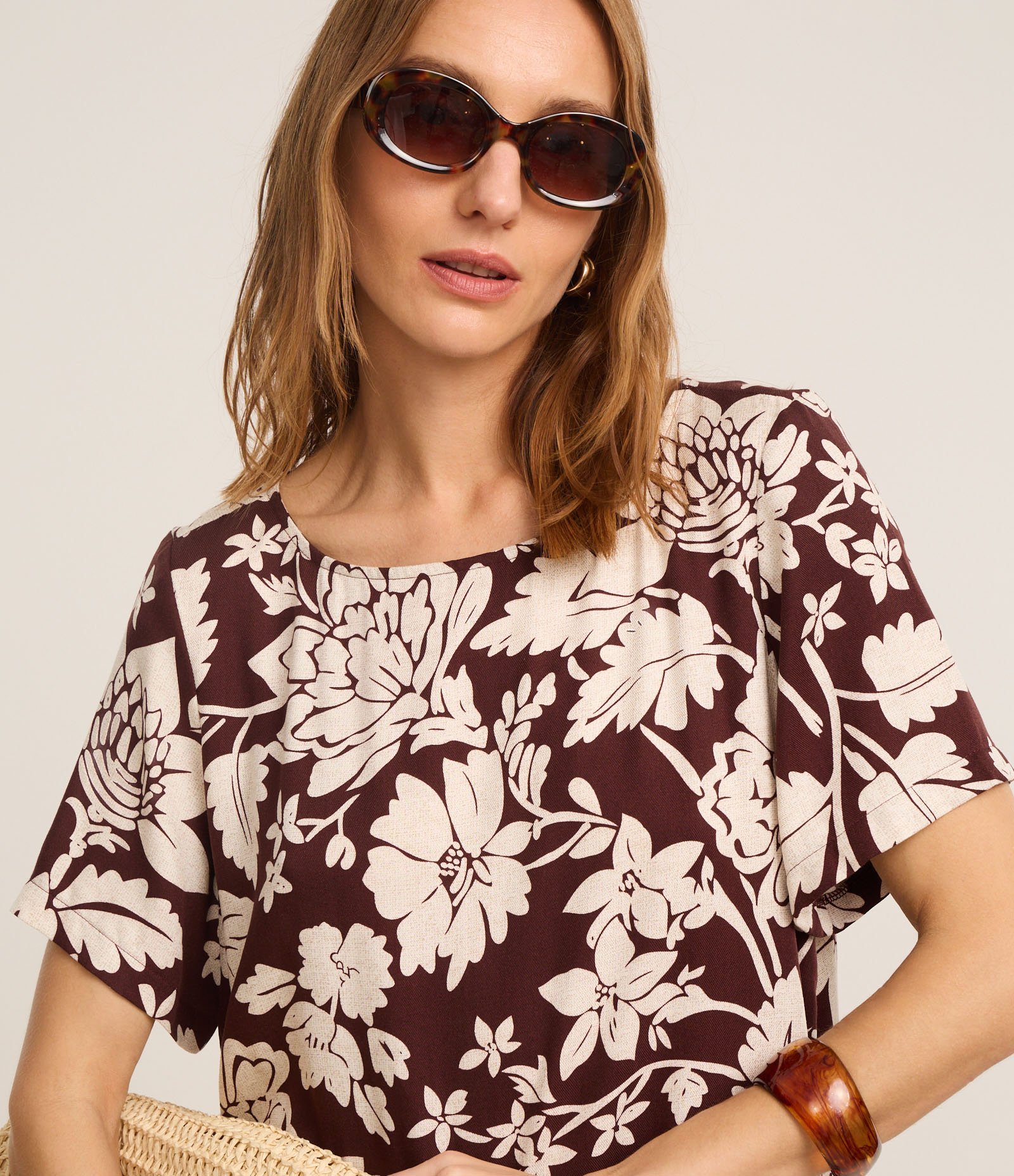 Vestido Reto Curto em Viscose com Estampa Flora Marrom/Bege 3