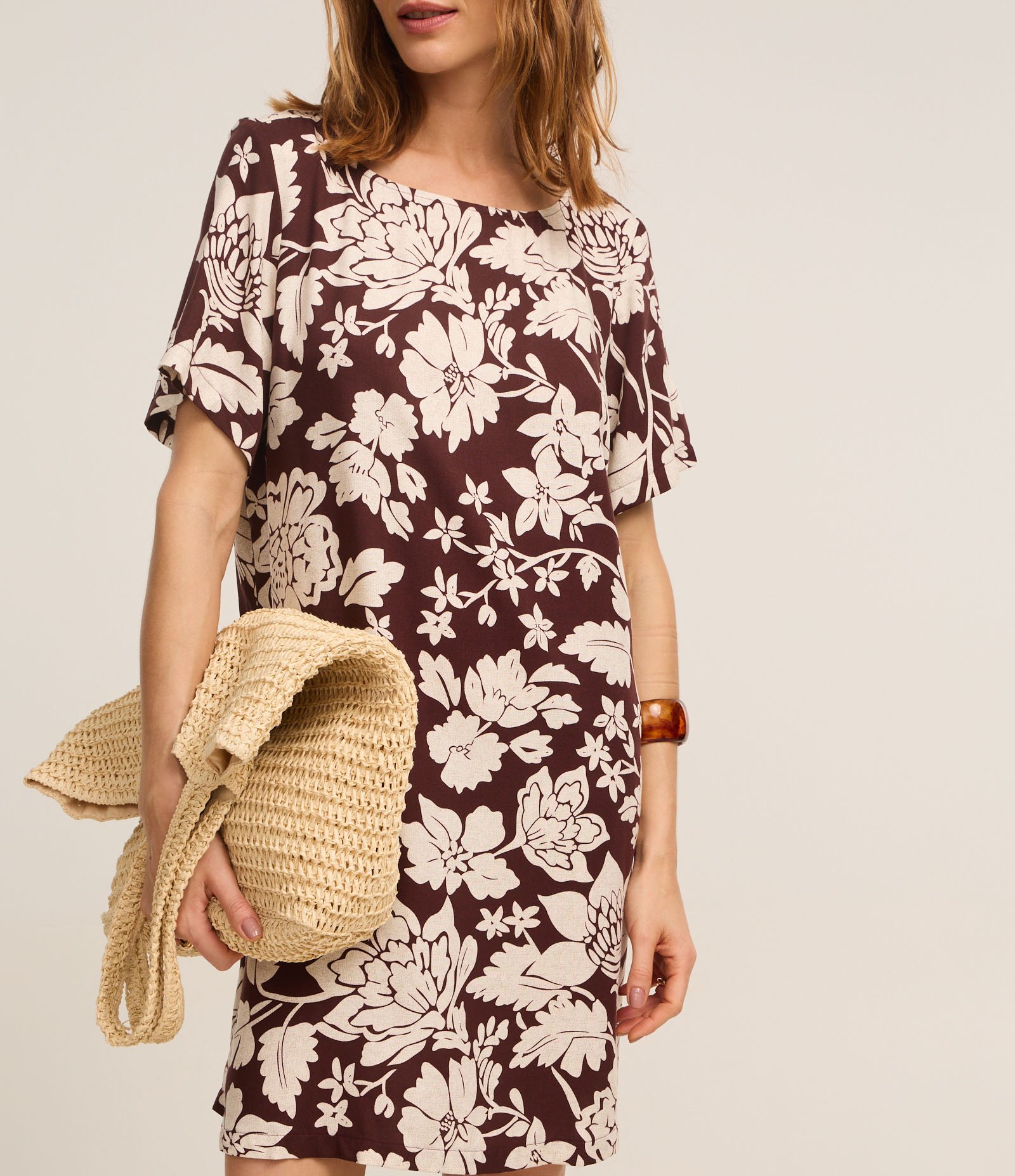 Vestido Reto Curto em Viscose com Estampa Flora Marrom/Bege 4