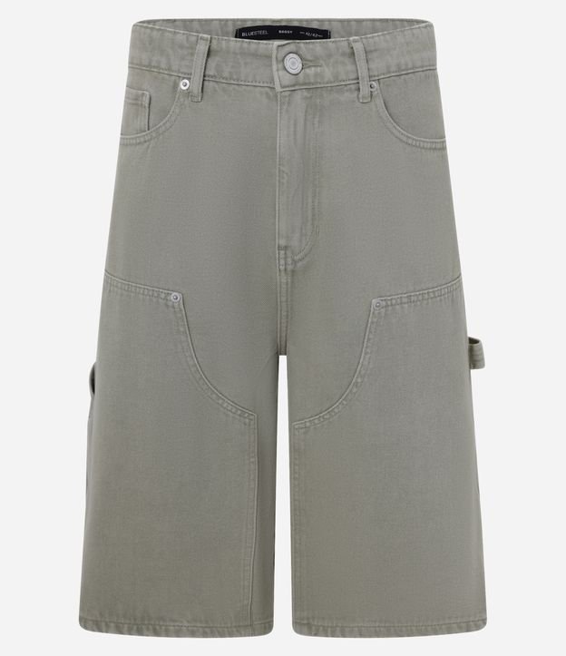 Bermuda Baggy Relaxed em Sarja Lavada com Bolso Carpinteiro