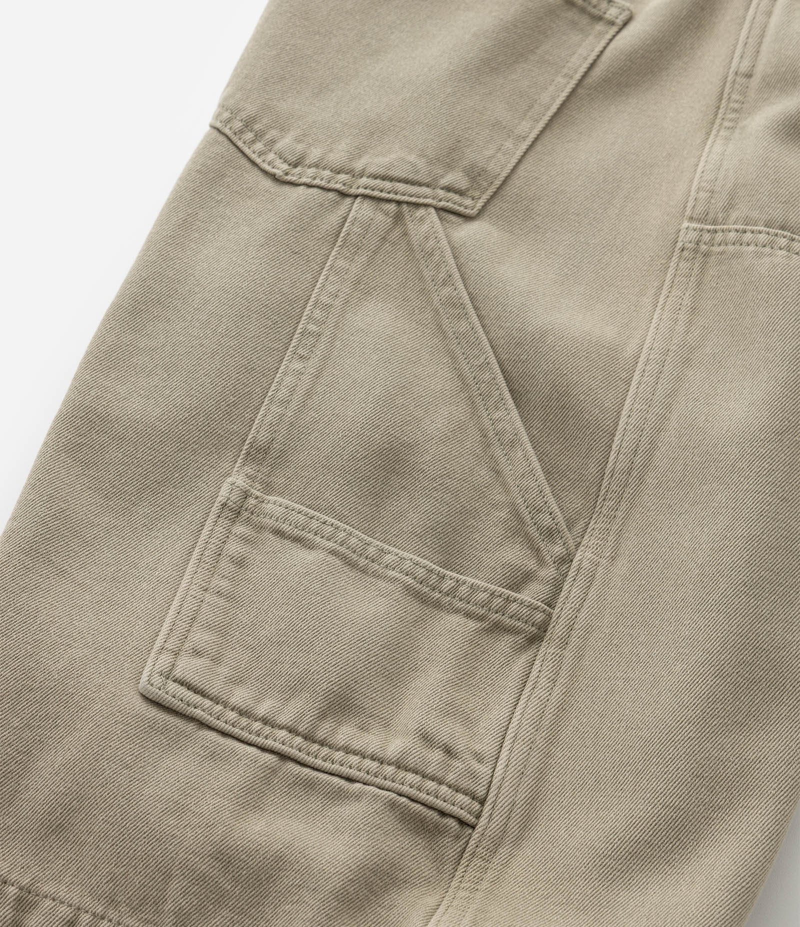 Bermuda Baggy Relaxed em Sarja Lavada com Bolso Carpinteiro Verde 9