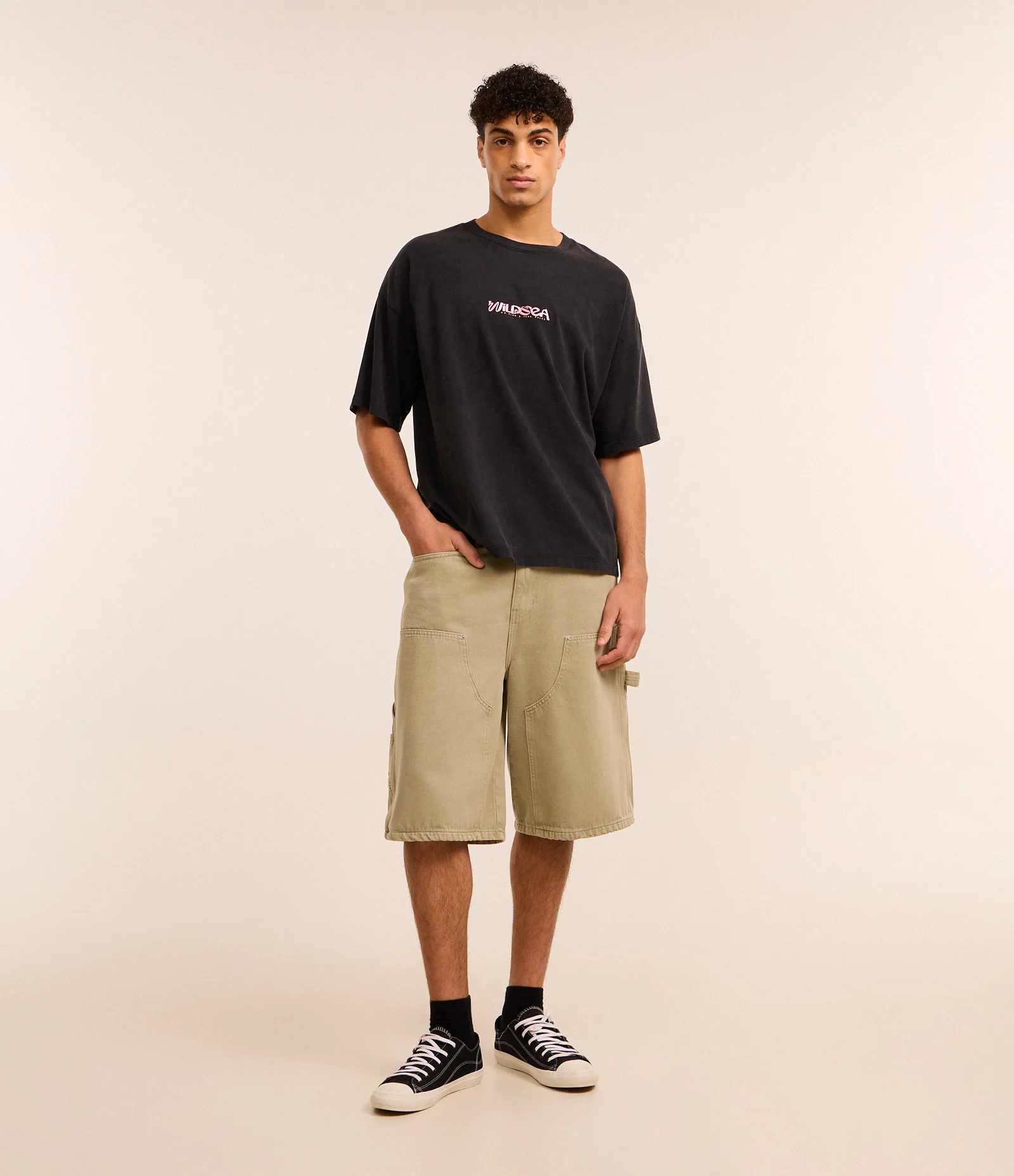 Bermuda Baggy Relaxed em Sarja Lavada com Bolso Carpinteiro Verde 1