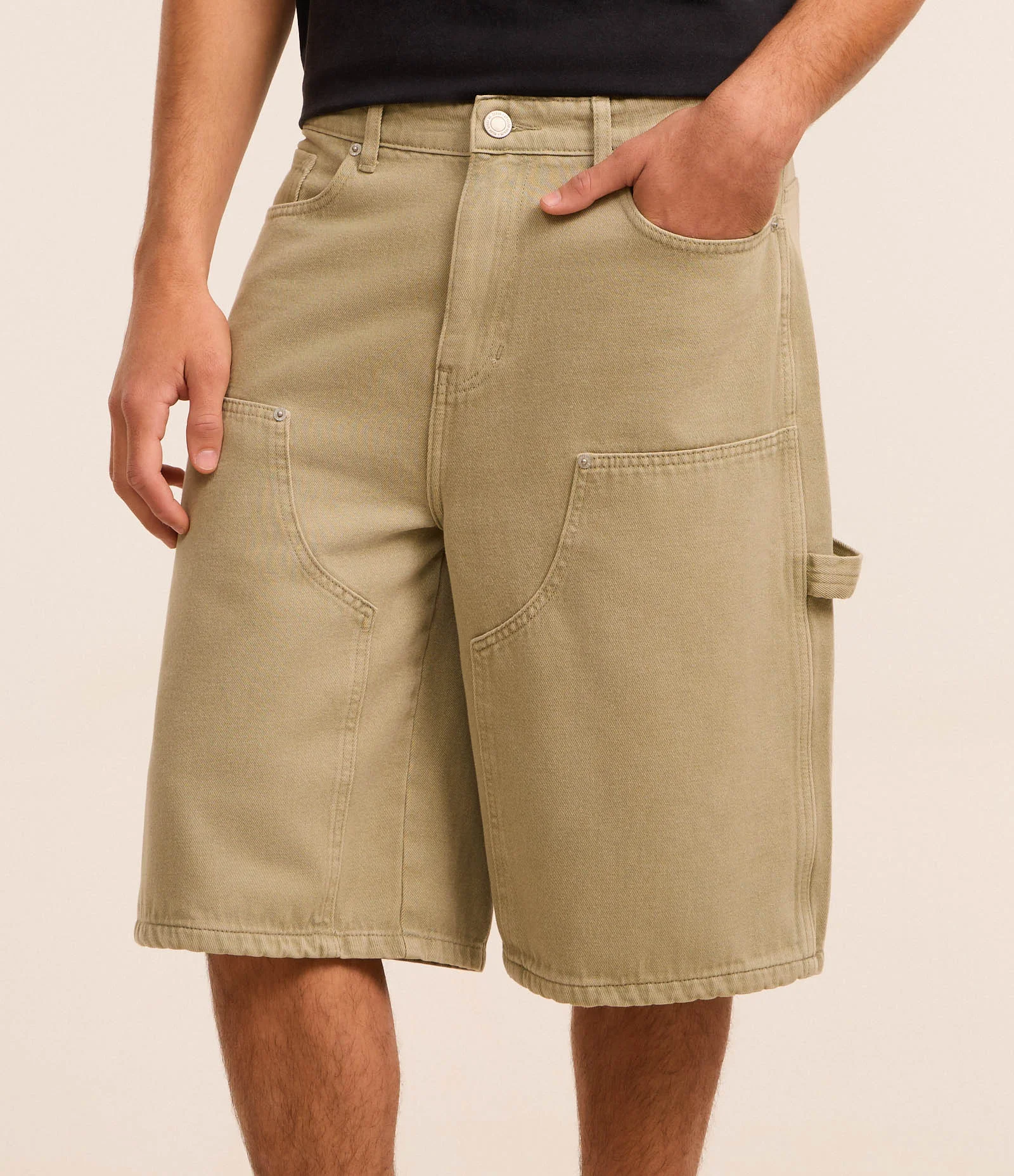 Bermuda Baggy Relaxed em Sarja Lavada com Bolso Carpinteiro Verde 2