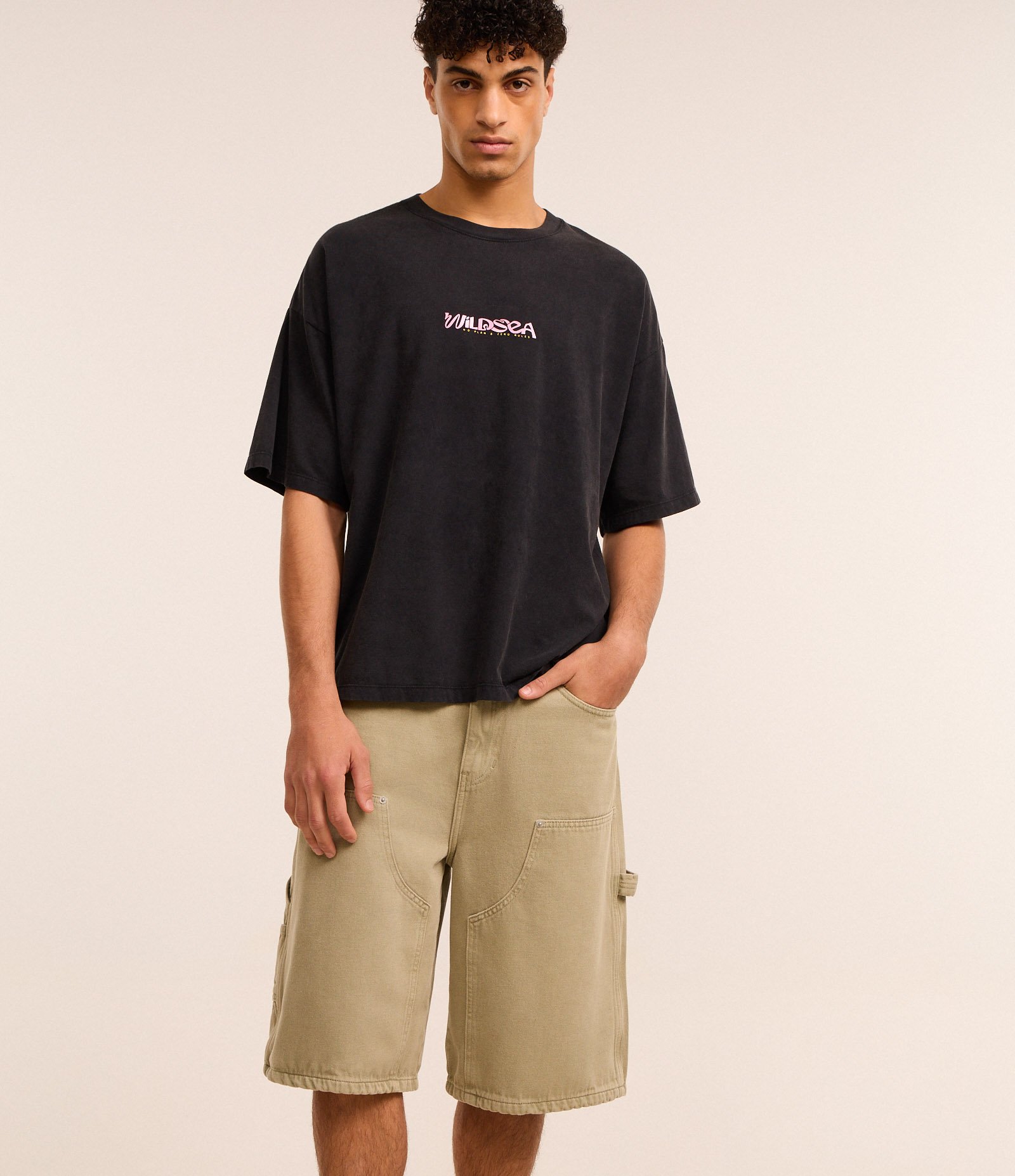 Bermuda Baggy Relaxed em Sarja Lavada com Bolso Carpinteiro Verde 3