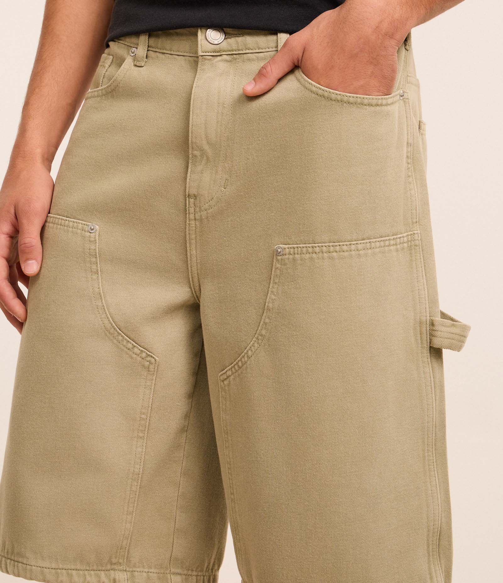 Bermuda Baggy Relaxed em Sarja Lavada com Bolso Carpinteiro Verde 4