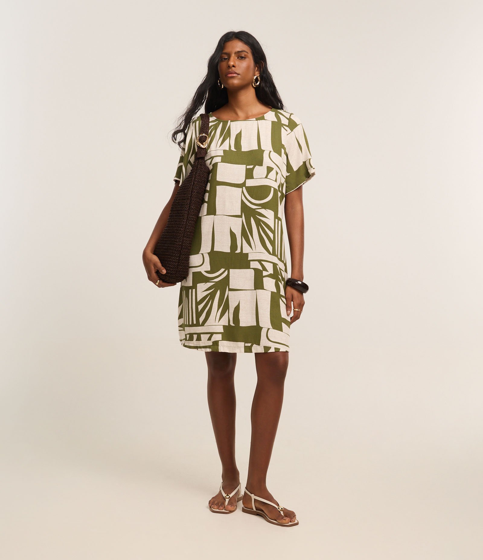 Vestido T-Shirt em Viscose com Estampa de Folhagens Verde 2