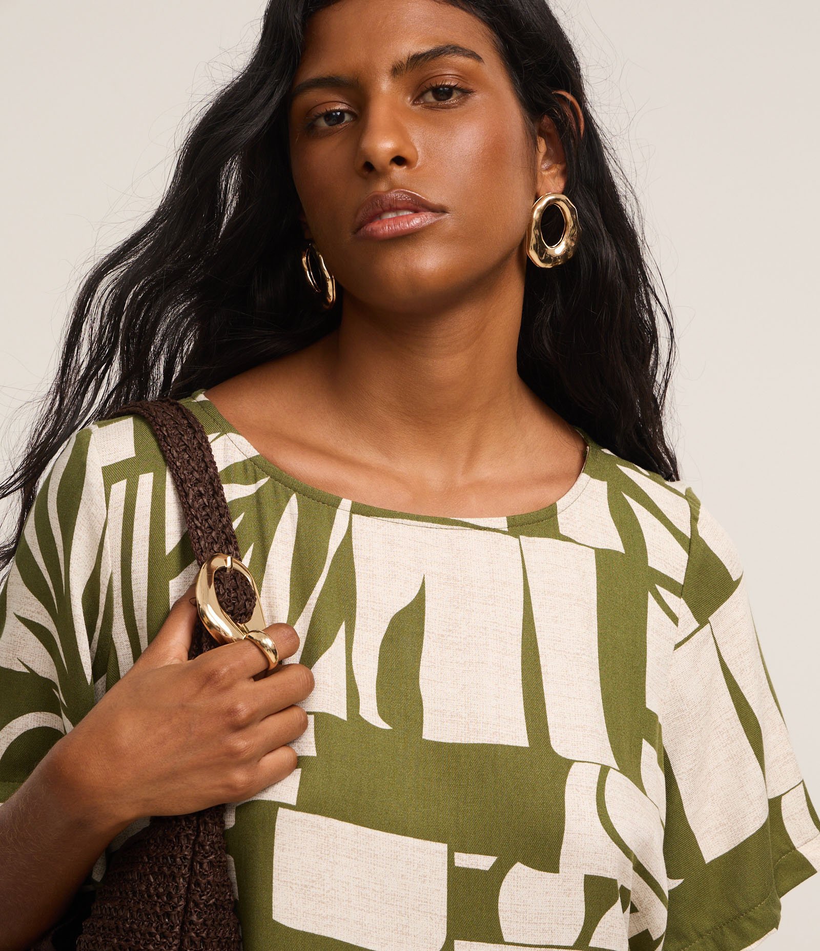 Vestido T-Shirt em Viscose com Estampa de Folhagens Verde 3