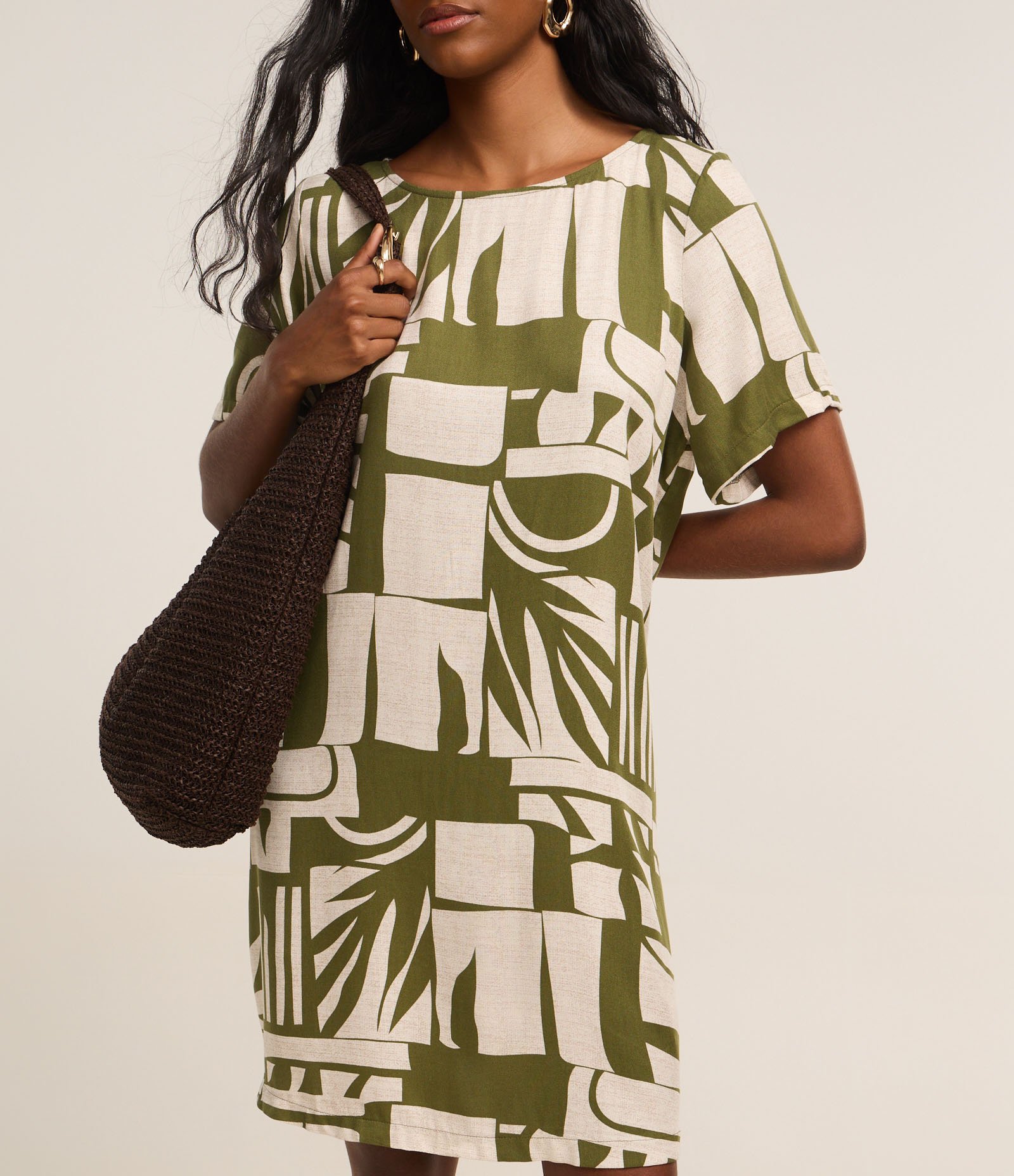 Vestido T-Shirt em Viscose com Estampa de Folhagens Verde 4