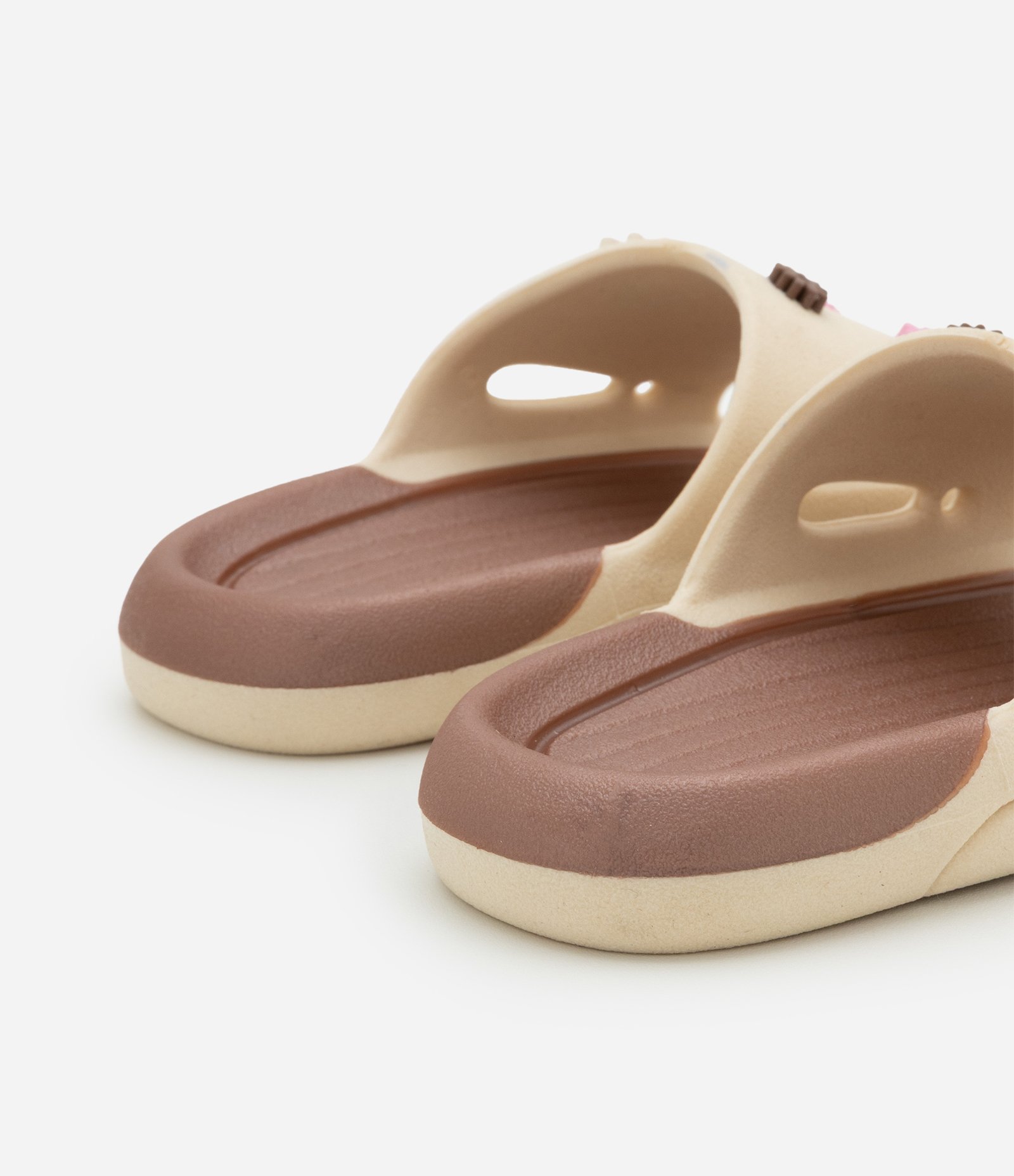 Chinelo Slide Infantil com Patchs Florzinhas - Tam 24 ao 31 1 - Marrom Claro 2