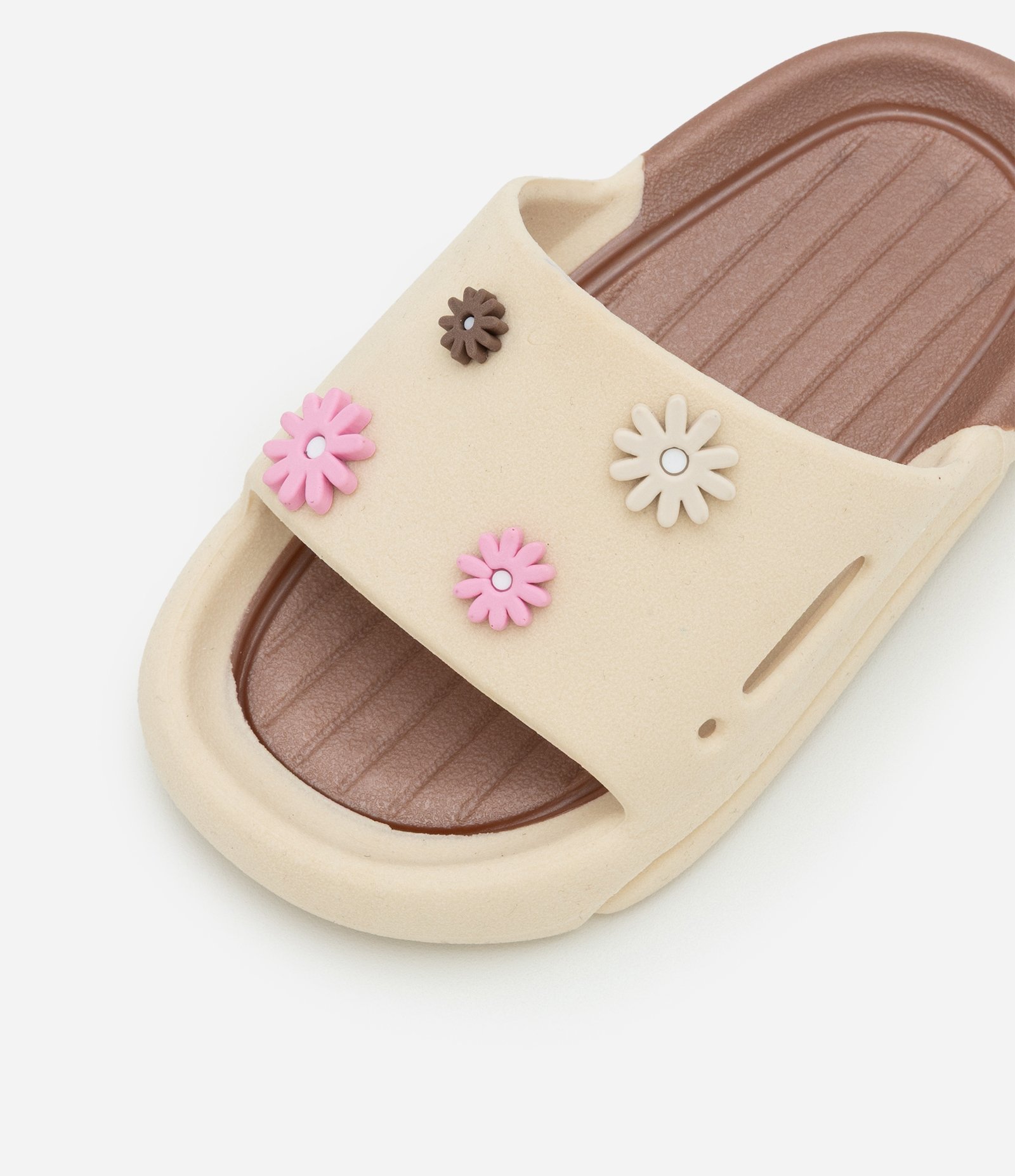 Chinelo Slide Infantil com Patchs Florzinhas - Tam 24 ao 31 1 - Marrom Claro 5