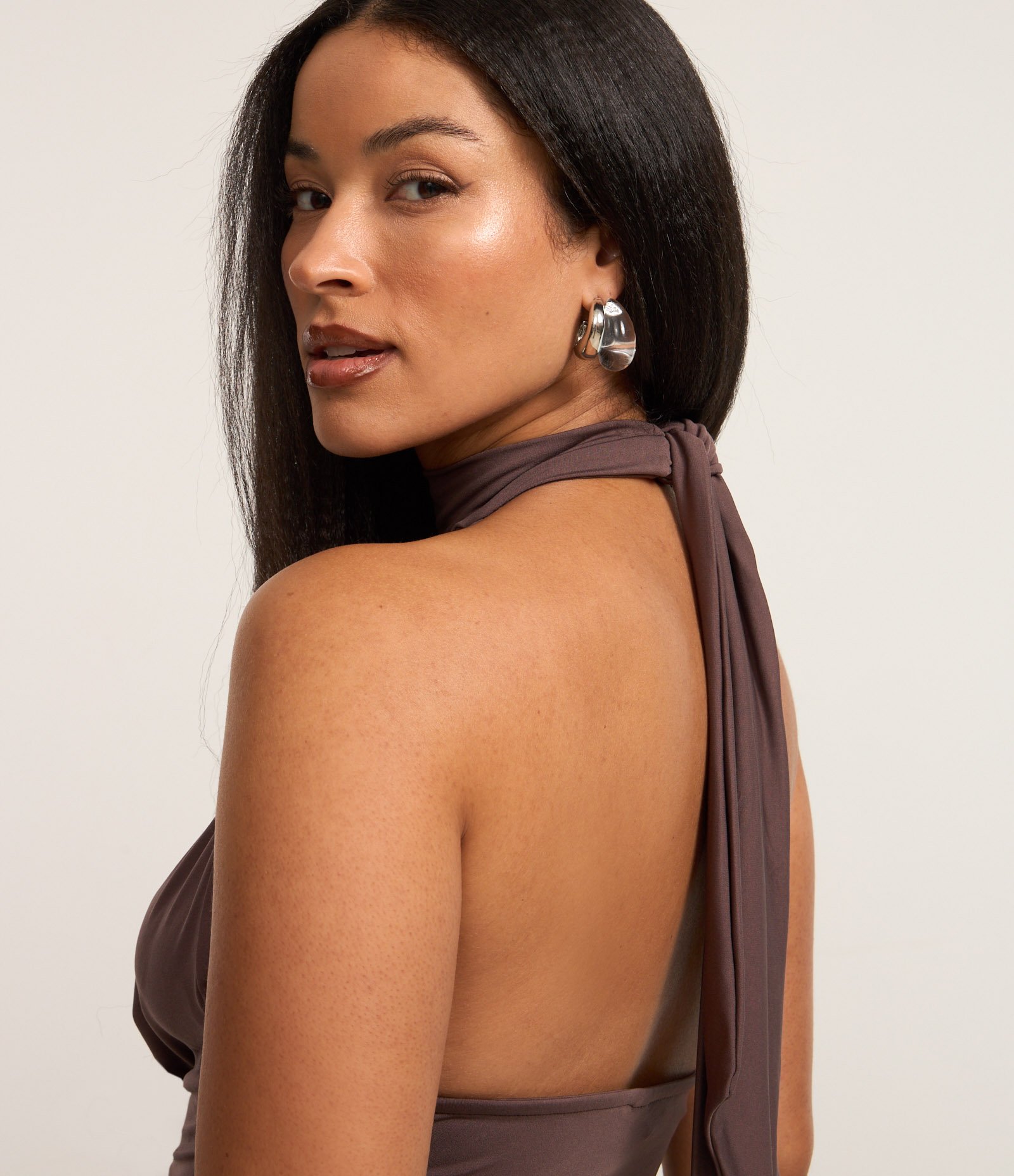 Blusa Frente Única em Jersey com Decote Degagê Marrom 4