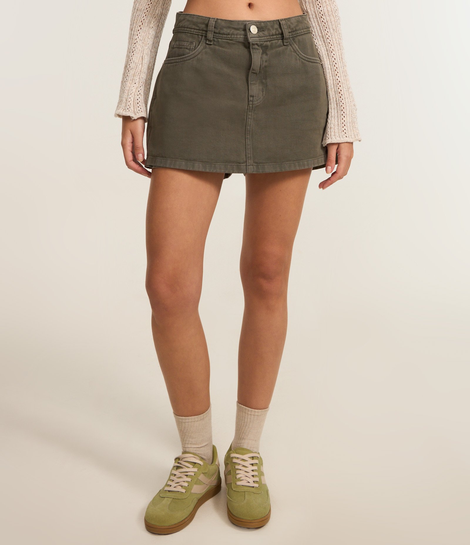 Short Saia Curto em Sarja com Passantes e Bolsos Verde Escuro 3