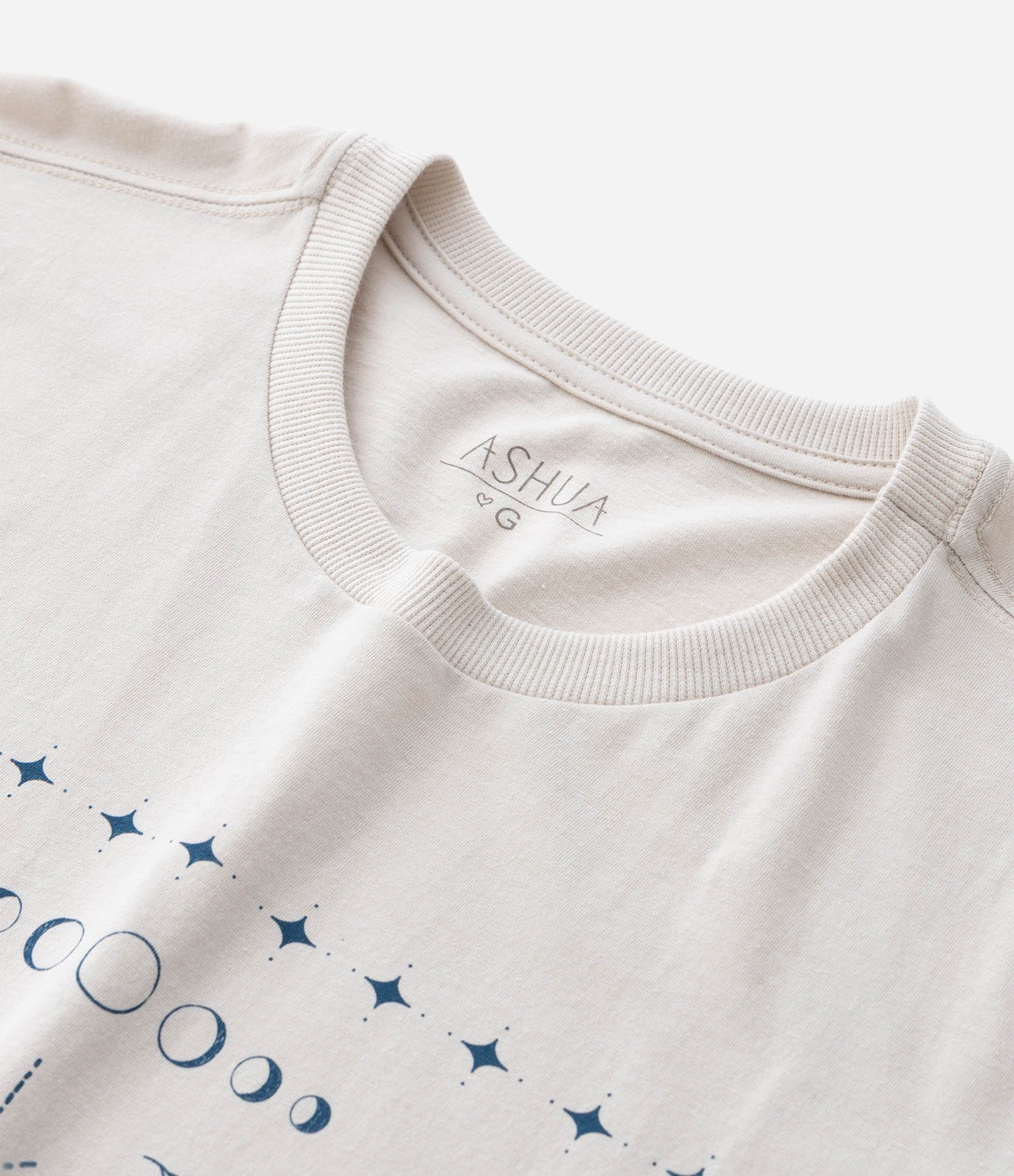 Camiseta Alongada com Borboleta Curve & Plus Size Bege 8