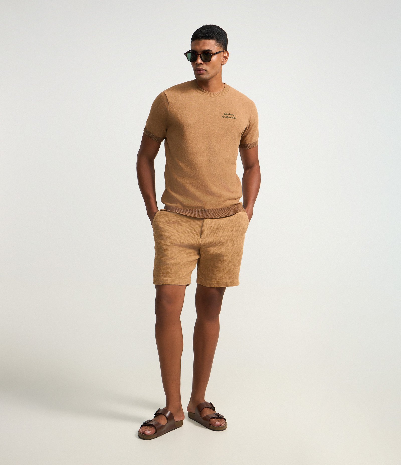 Camiseta Regular em Algodão com Estampa de Coqueiro e Lettering Savane Tropicale Marrom 2