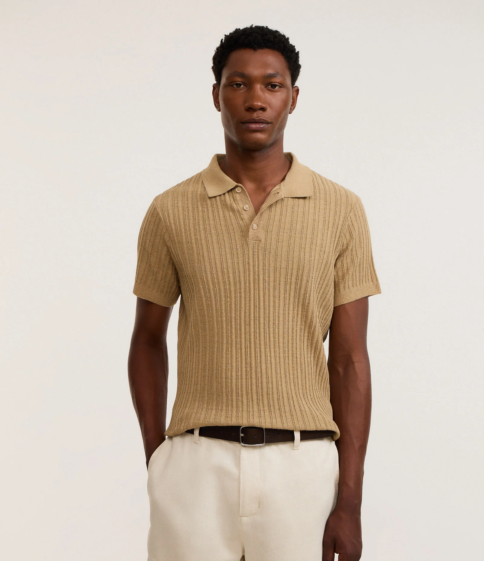 Camisa Polo Regular com Botões Texturizada Marrom 1