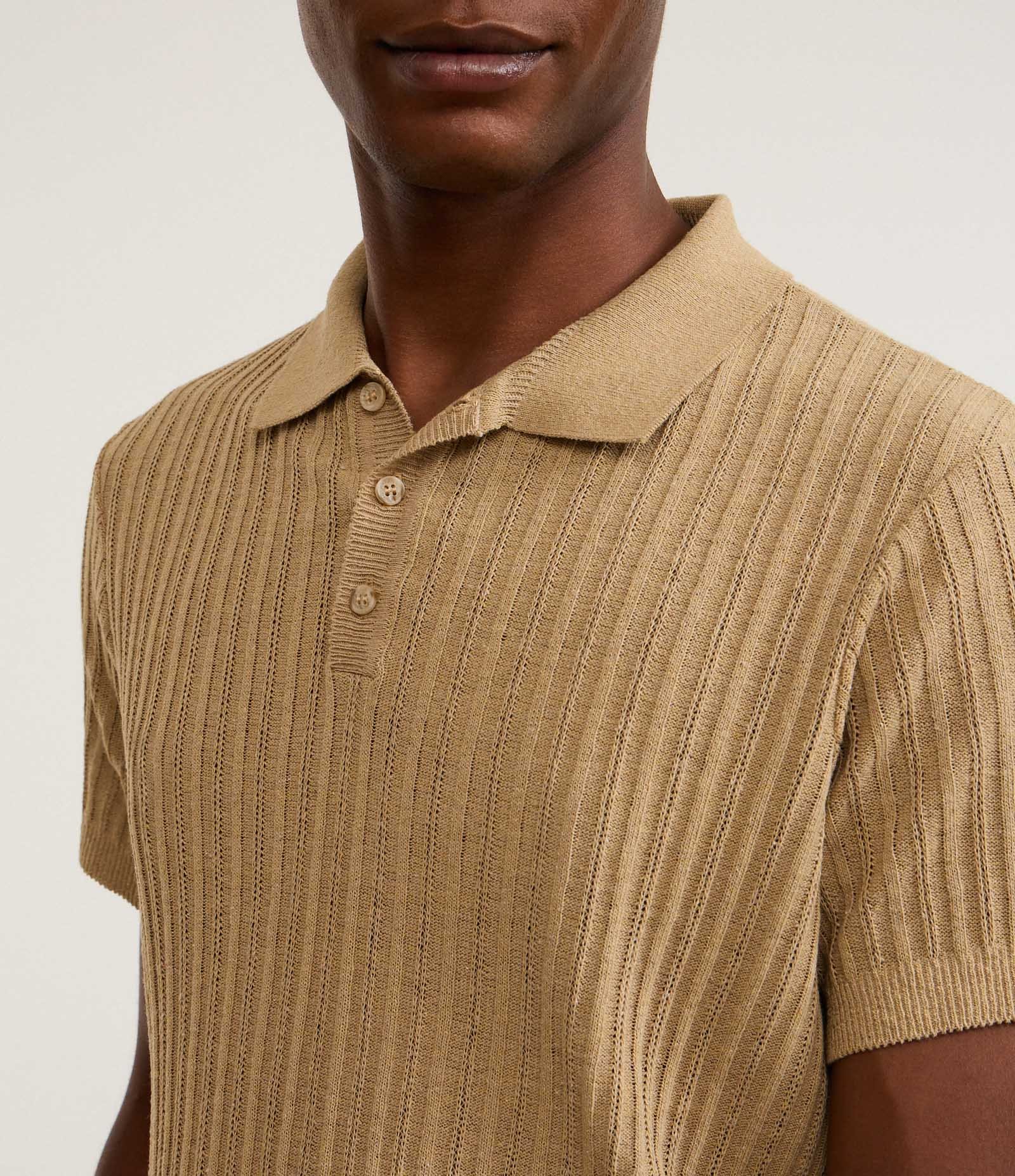 Camisa Polo Regular com Botões Texturizada Marrom 3