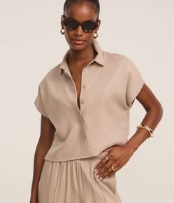 Blusa em Viscolinho com Colarinho na Gola e Sem Cava