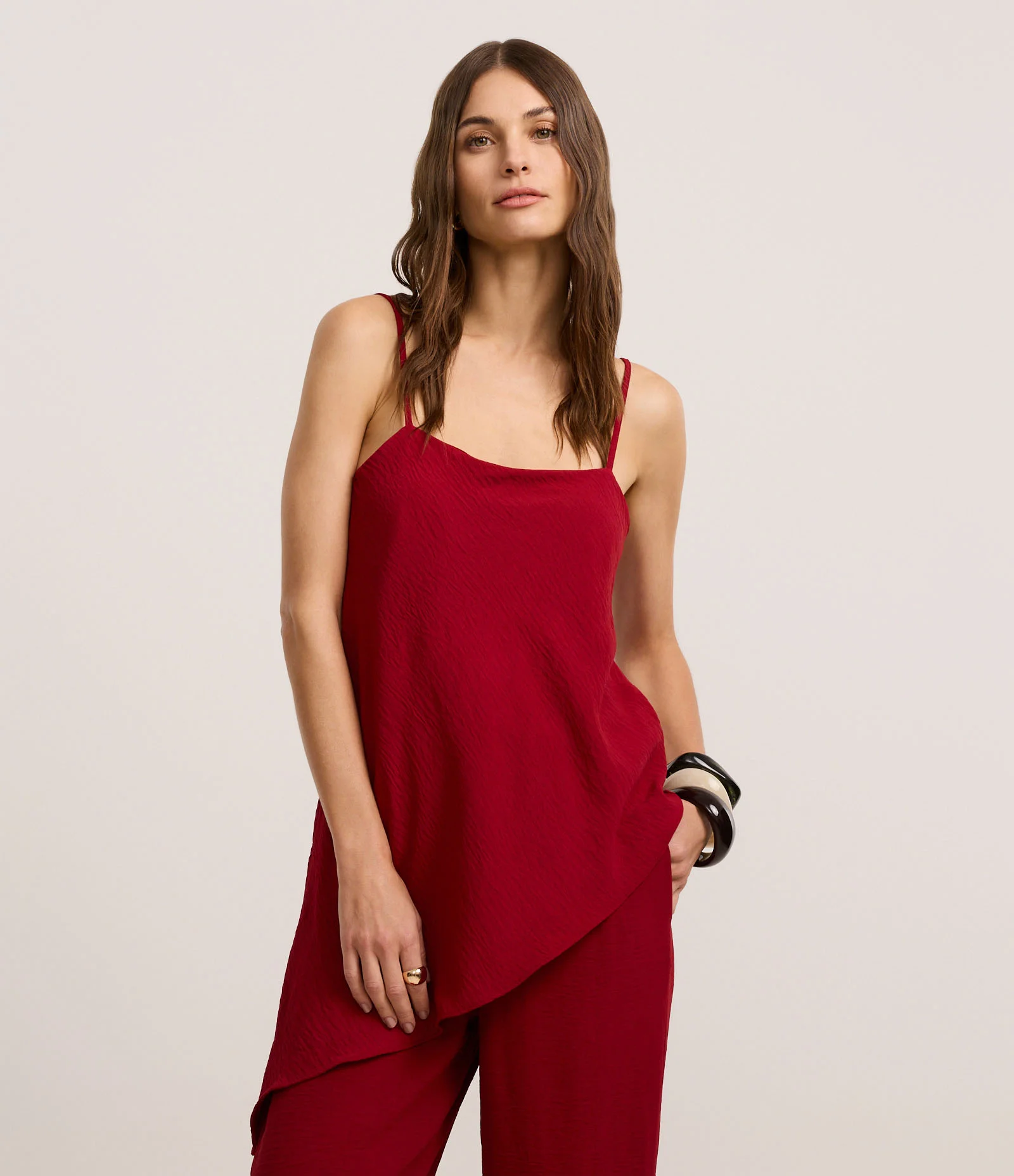 Blusa Alongada em Airlow com Frufru na Barra Assimétrica Bordô 1