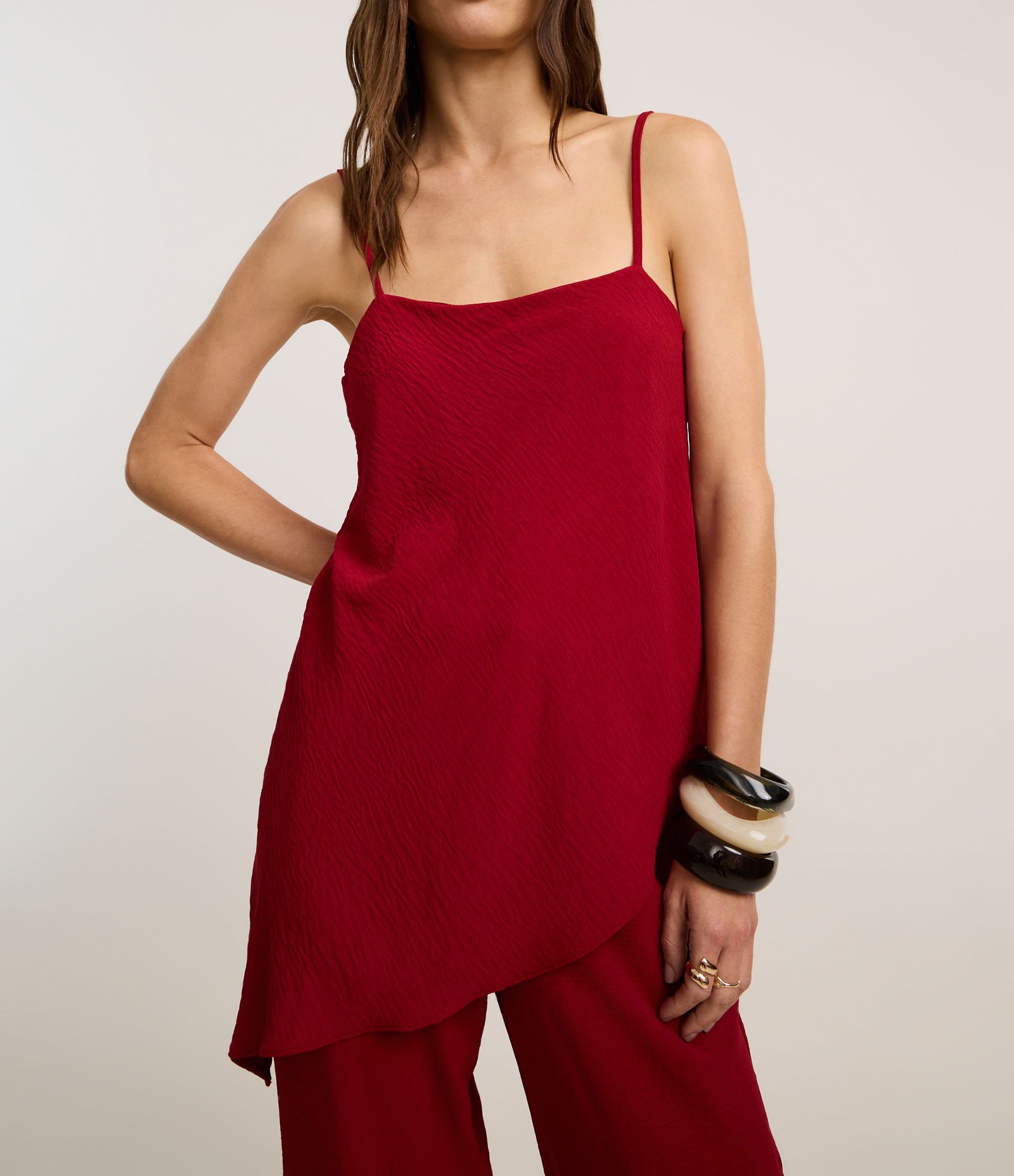 Blusa Alongada em Airlow com Frufru na Barra Assimétrica Bordô 4