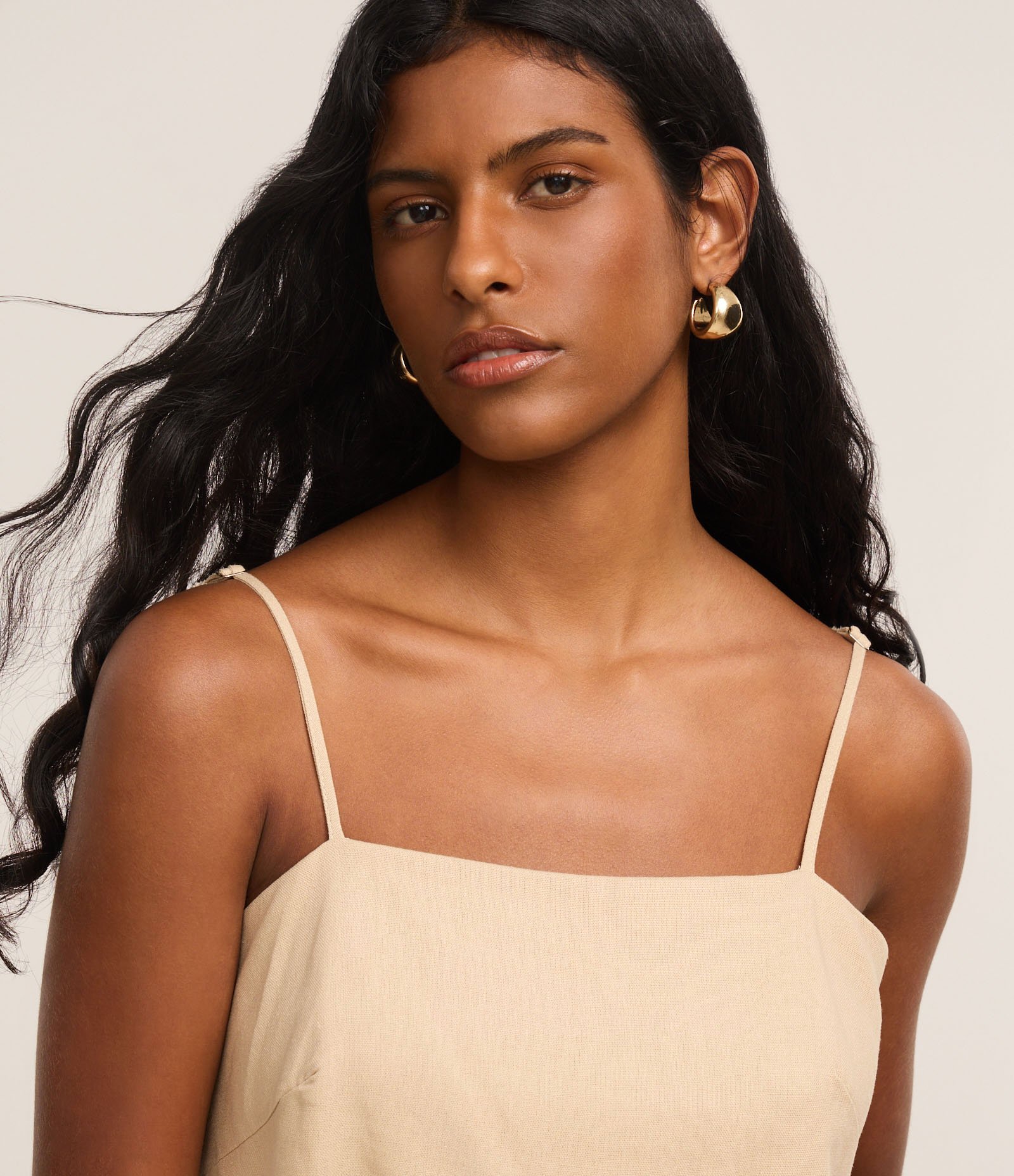 Blusa de Alça em Viscolinho com Decote Reto Virado Bege 3