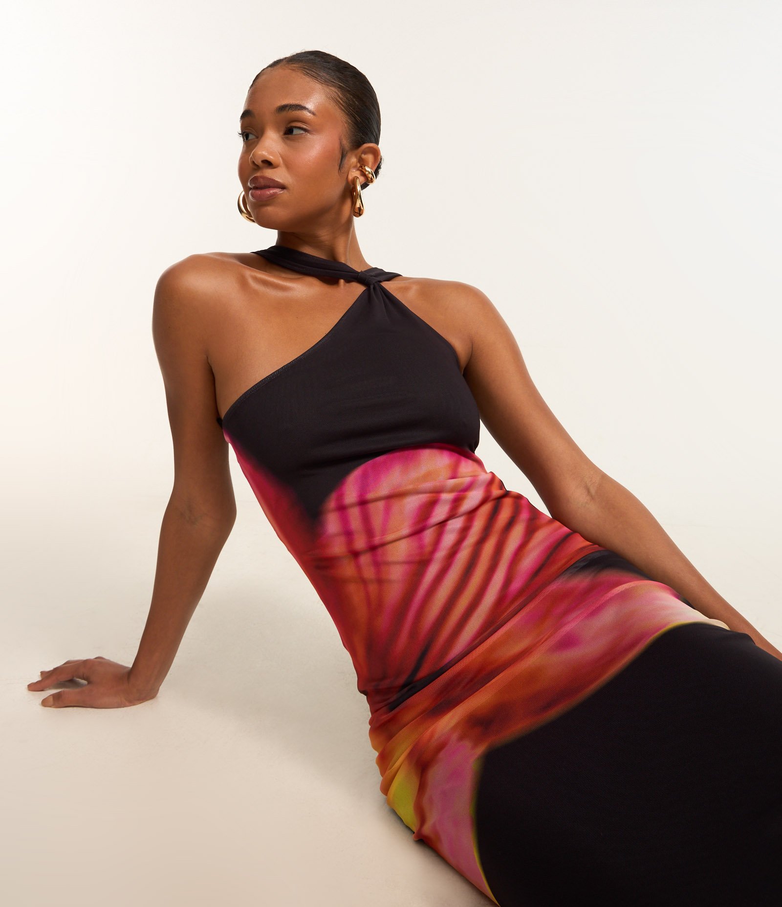 Vestido Ombro Só em Tule com Estampa de Orquídea Grande Preto 1