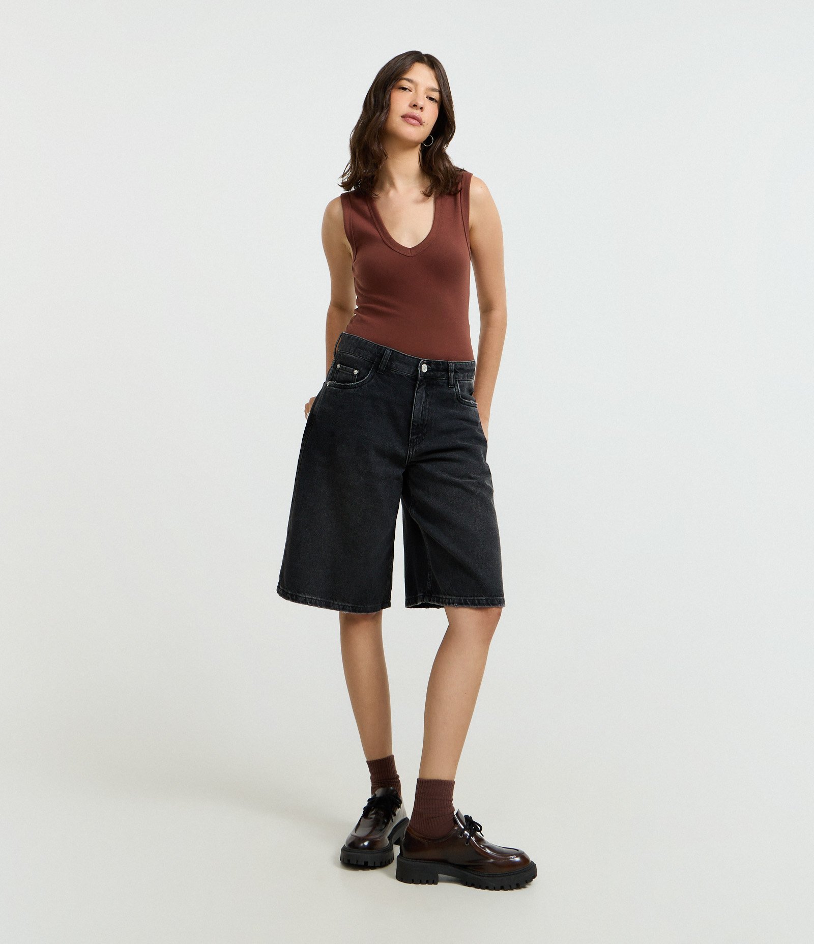 Blusa Básico em Ribana com Decote V Marrom 2