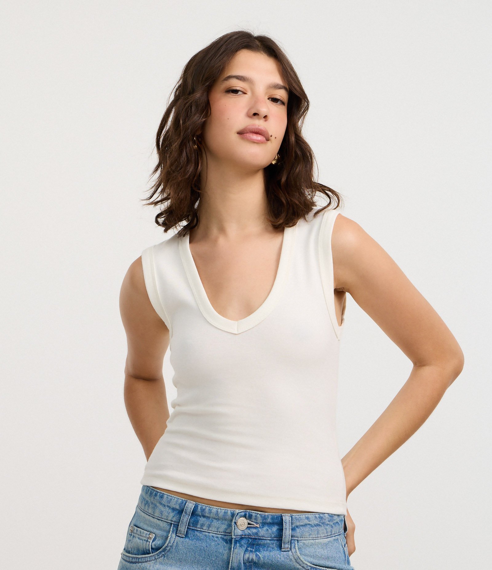 Blusa Básico em Ribana com Decote V Off White 1