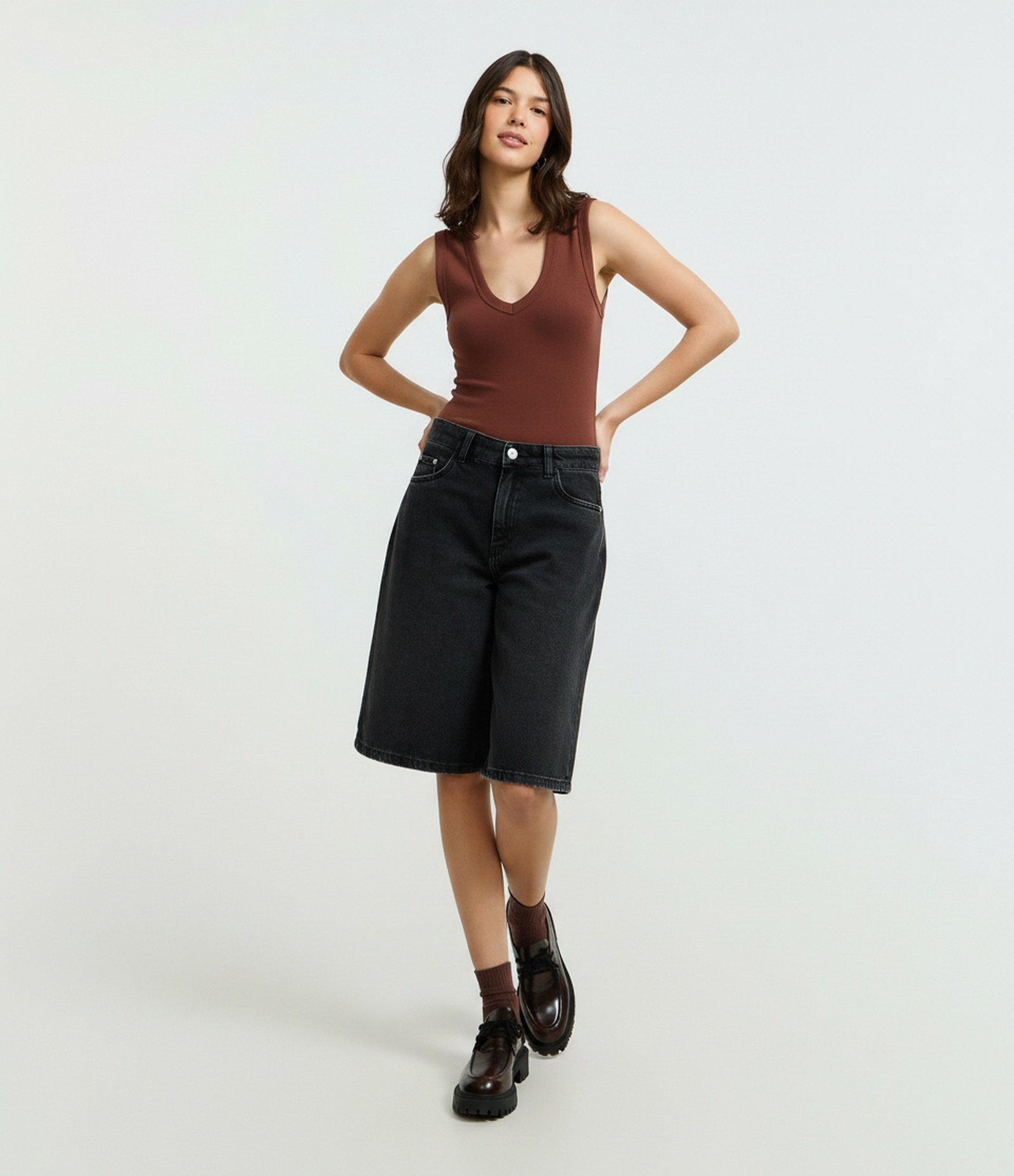 Blusa Básico em Ribana com Decote V Marrom 4