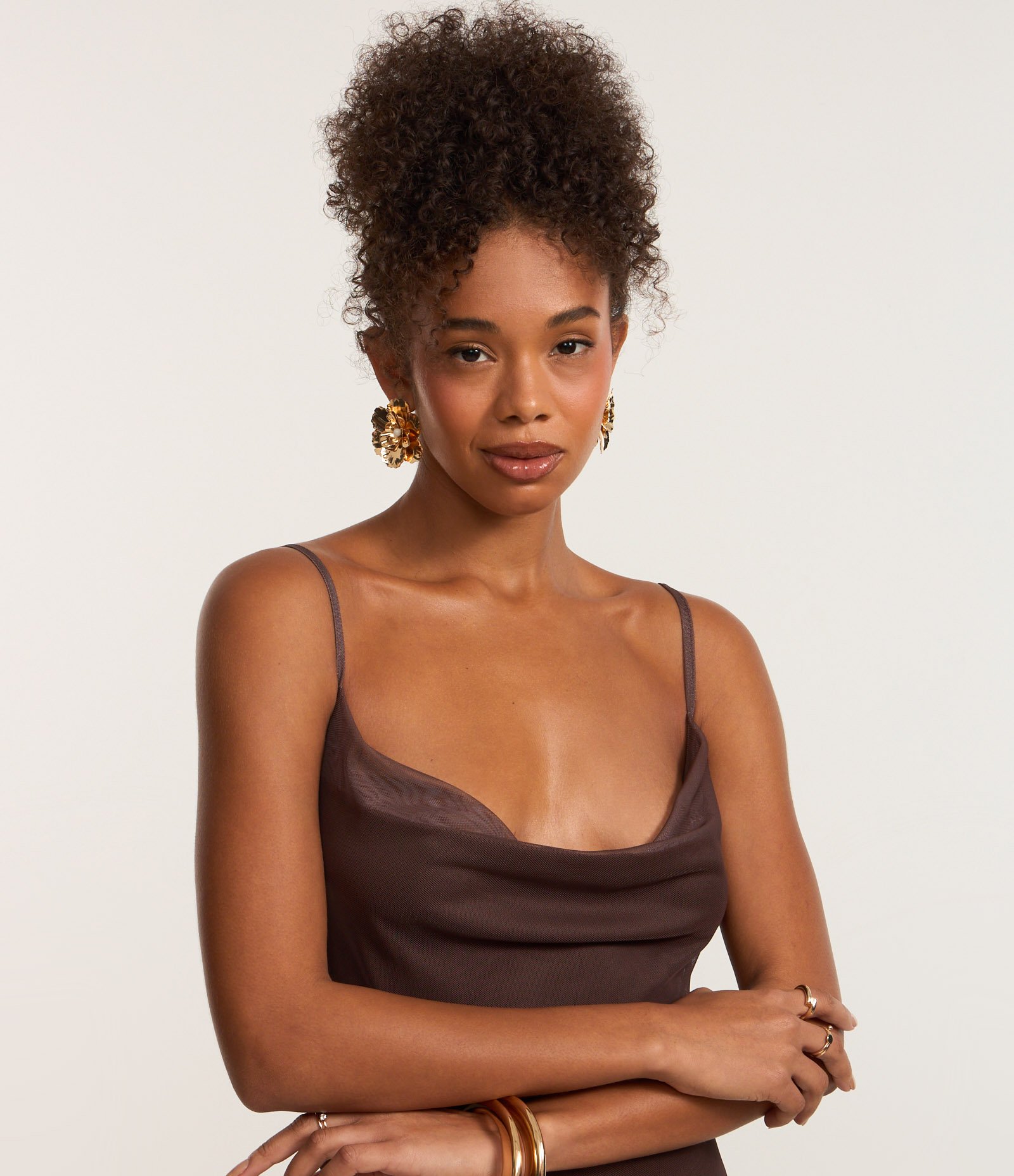 Vestido Longo em Tule com Estampa Hibisco e Decote Degagê Marrom 3