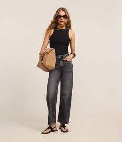 Calça Reta Cropped em Jeans com Leve Desgaste