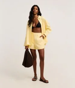 Short Reto Cintura Alta em Linho com Pences e Bolsos