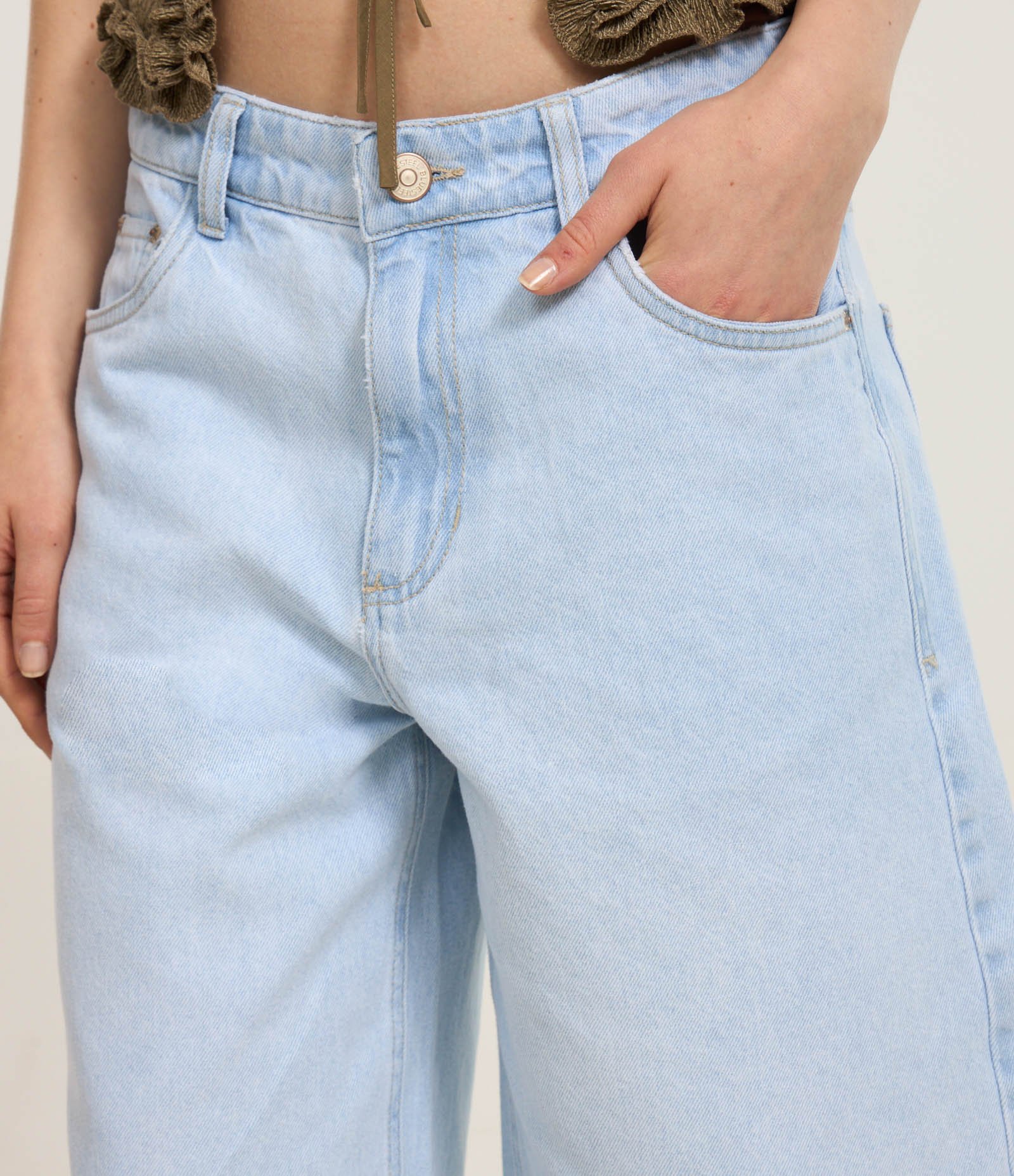 Bermuda Jorts em Jeans com Bolsos Claro Delavê 5