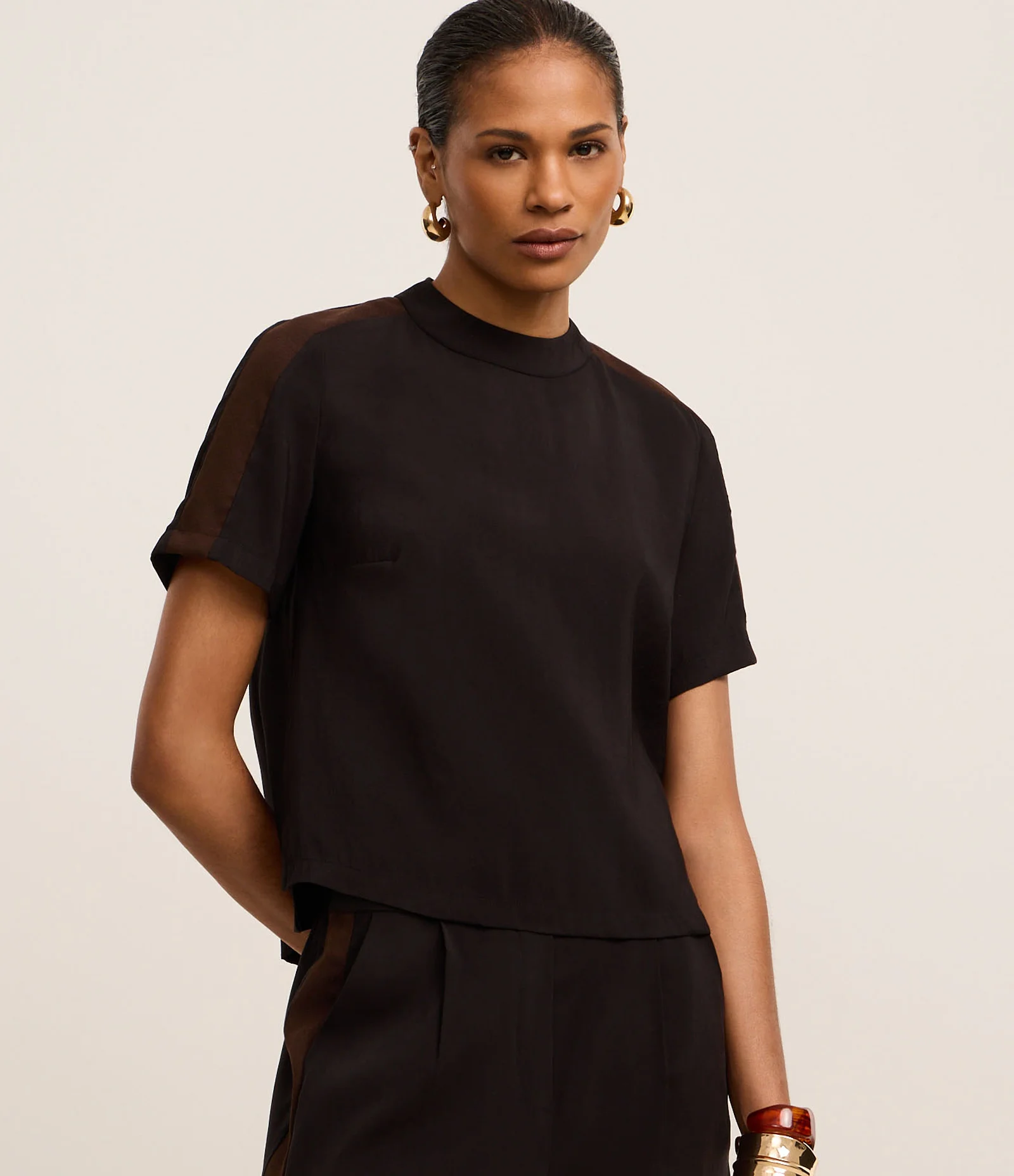 Blusa Regular Básica em Viscose com Gola Redonda Preto 1