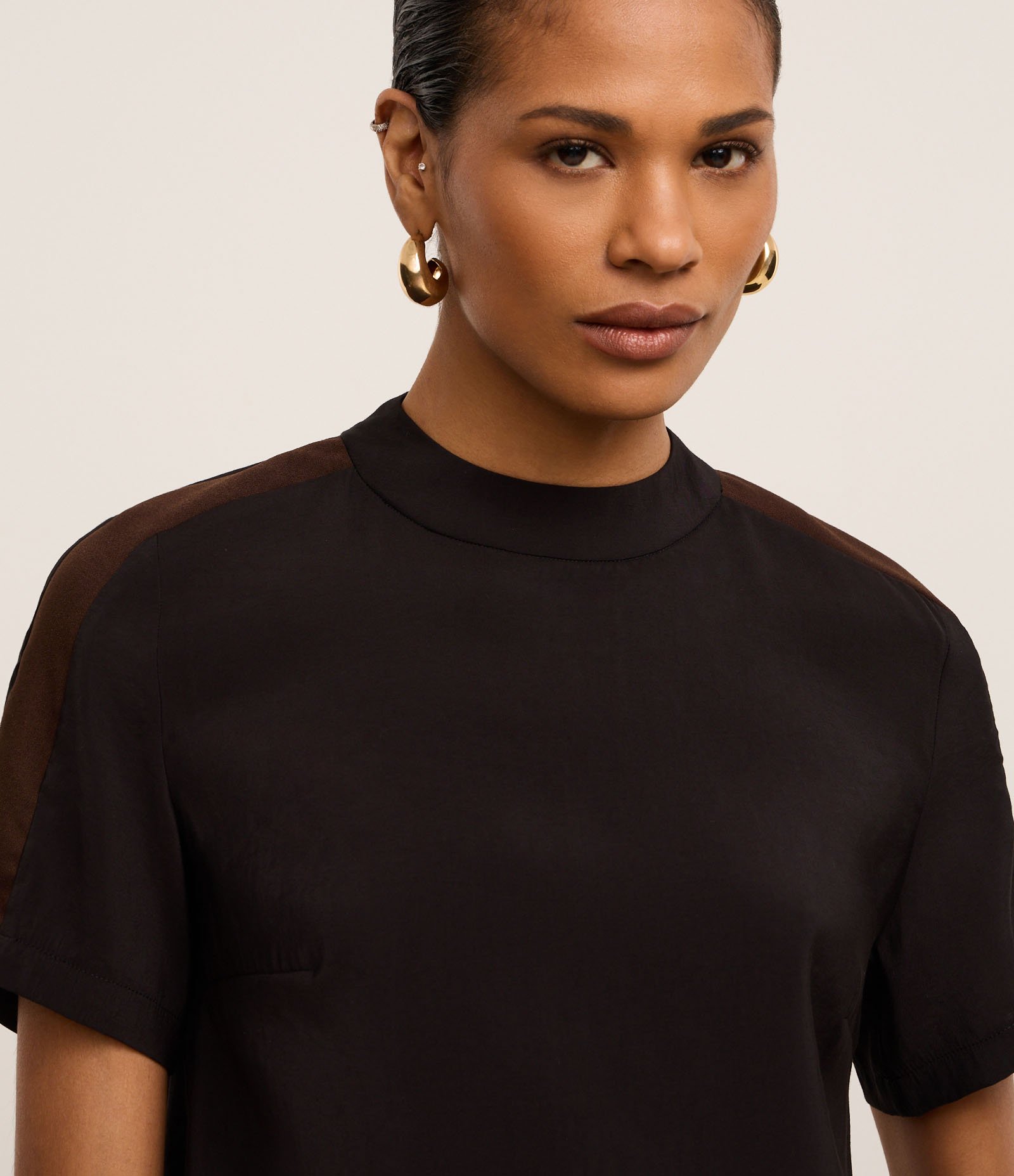 Blusa Regular Básica em Viscose com Gola Redonda Preto 3