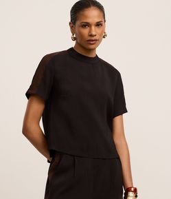 Blusa Regular Básica em Viscose com Gola Redonda