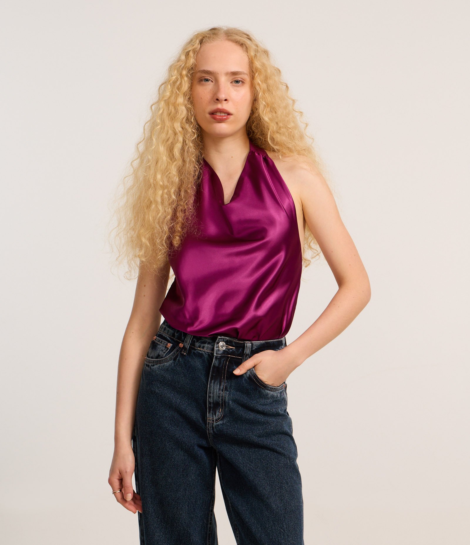 Blusa em Cetim Frente Única com Costas Abertas Roxo 1