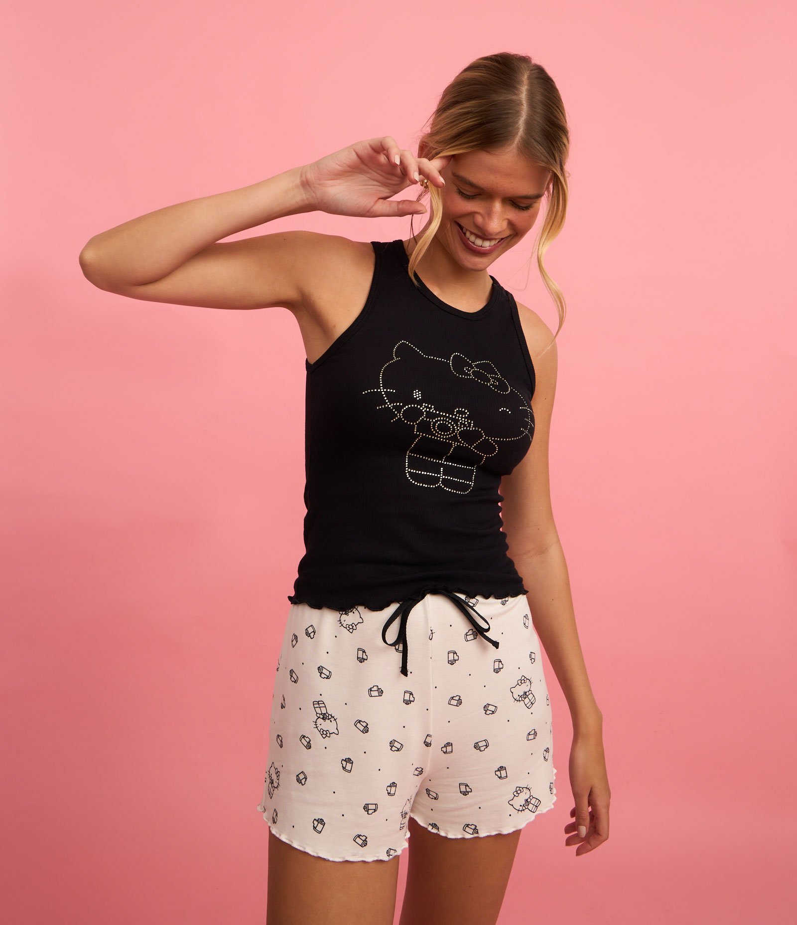 Pijama Short Doll em Ribana com Estampa e Strass Hello Kitty Preto/Branco 4