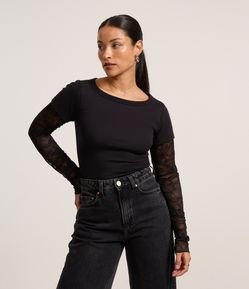 Blusa em Ribana Sobreposta com Manga Longa em Renda