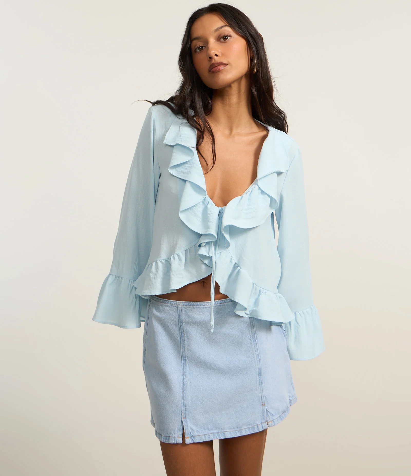 Saia Reta Curta em Jeans com Fendinhas e Zíper Lateral Azul 2