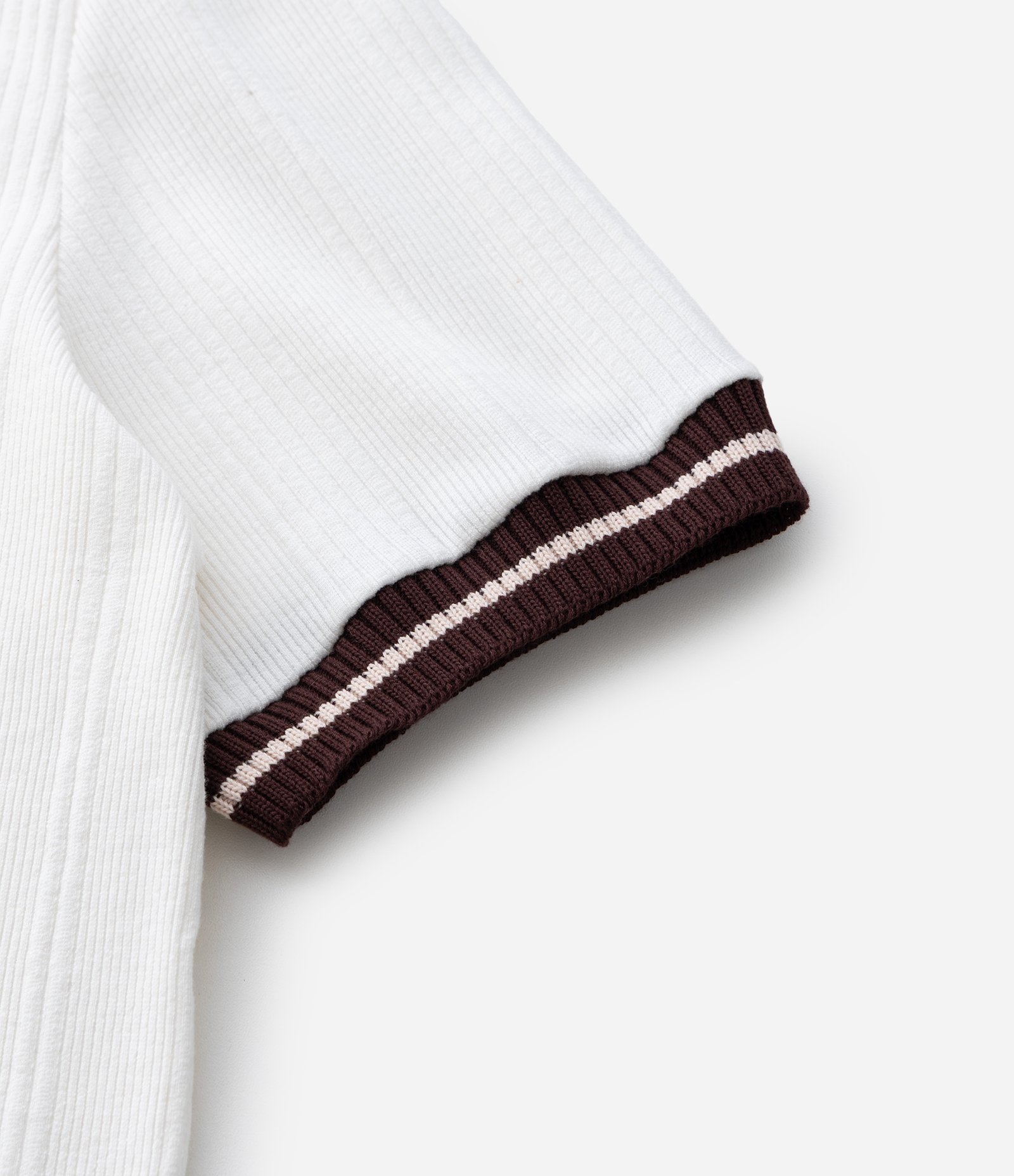 Camiseta em Algodão com Viés em Ribana Contrastante e Textura Vertical Branco 10