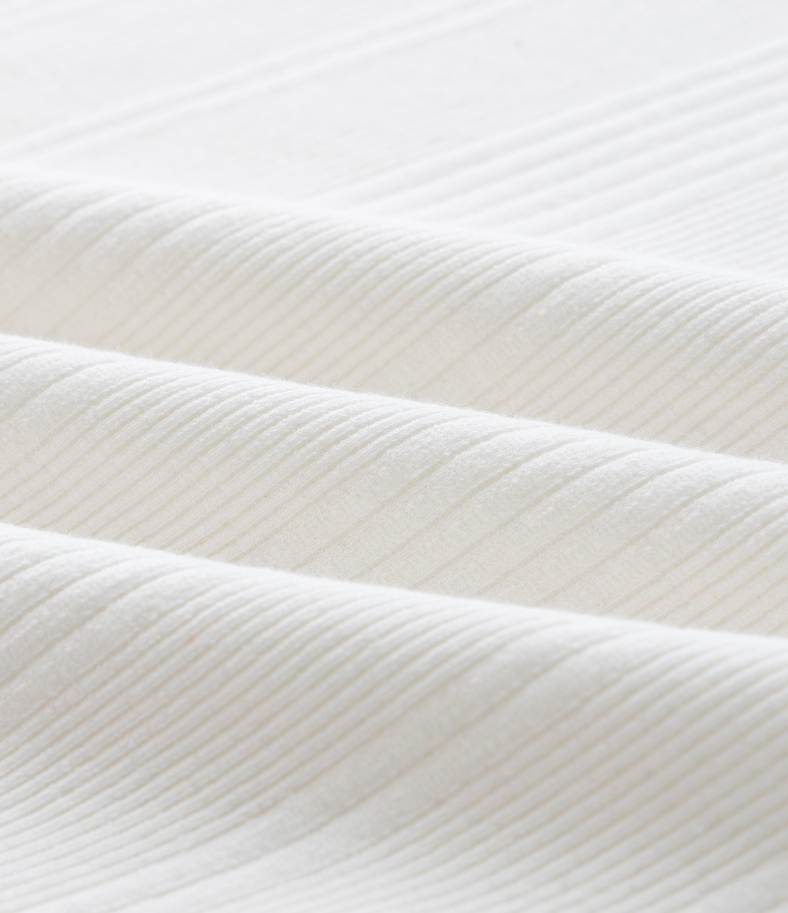 Camiseta em Algodão com Viés em Ribana Contrastante e Textura Vertical Branco 11