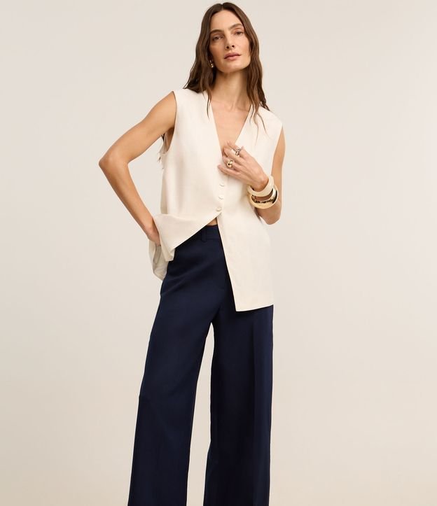 Calça Pantalona Alfaiatada com Passantes e Frisos