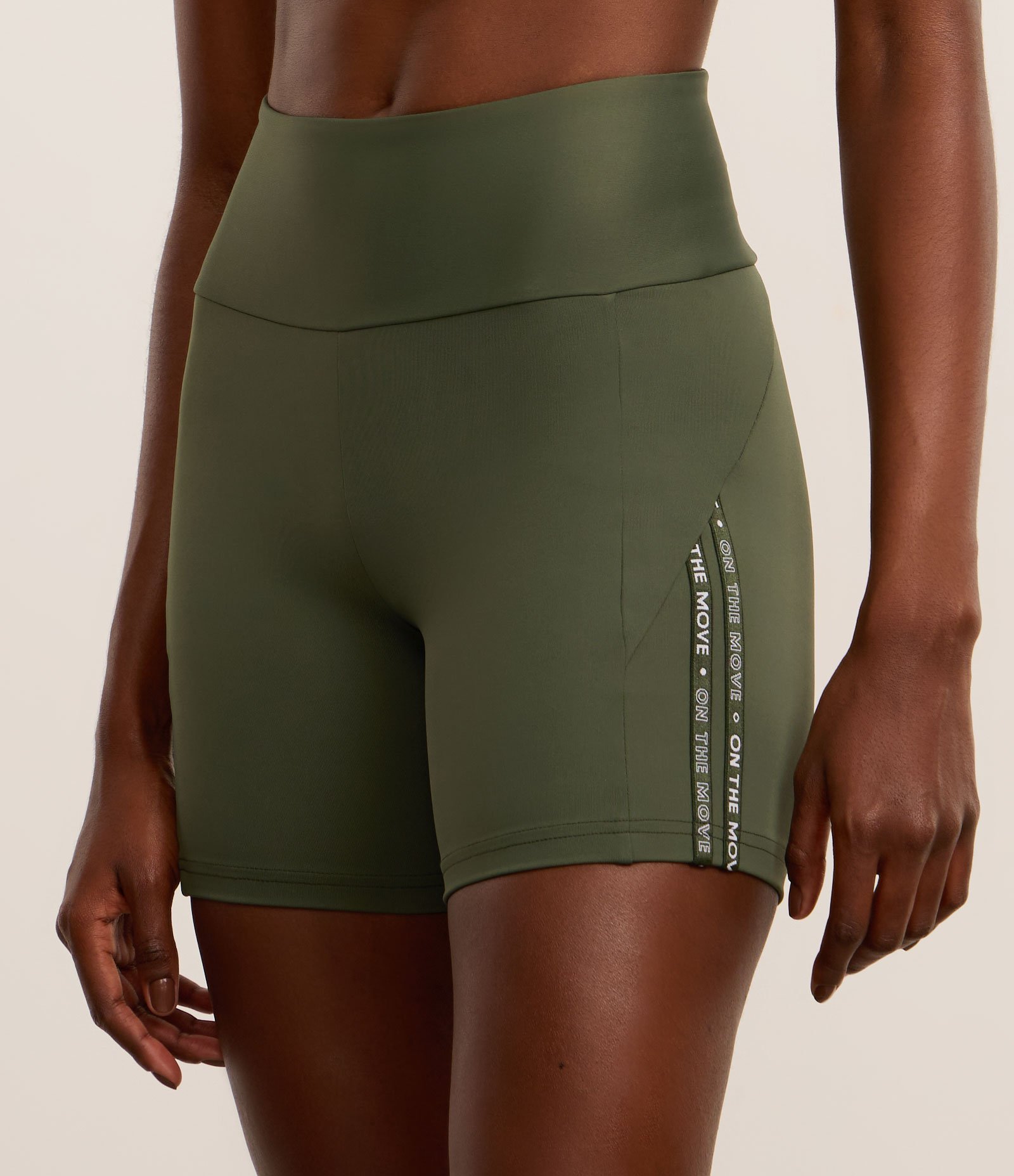 Bermuda Esportiva em Microfibra com Bolso Funcional Verde 2