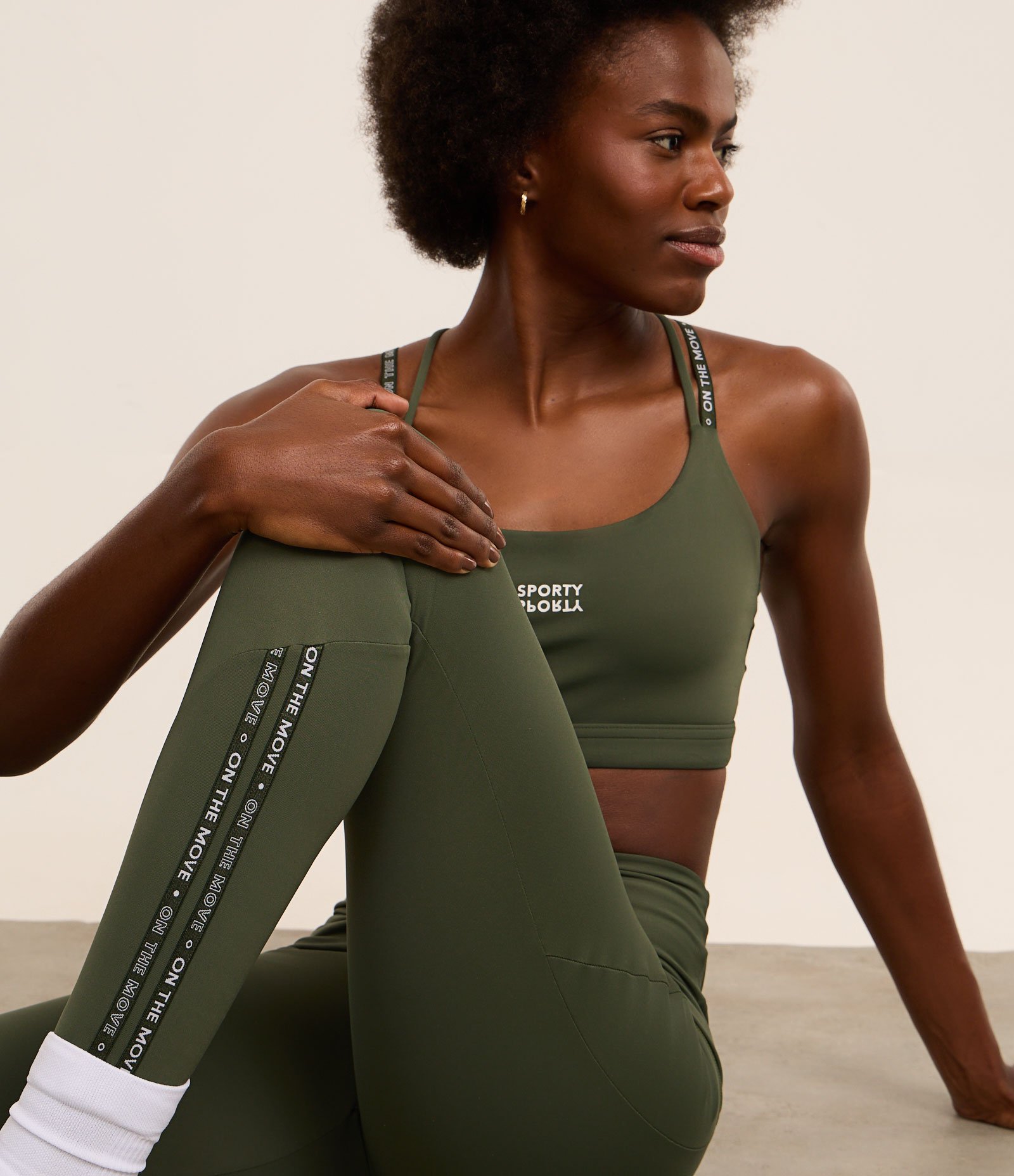 Calca Legging Esportiva em Microfibra com Bolsos Verde 1