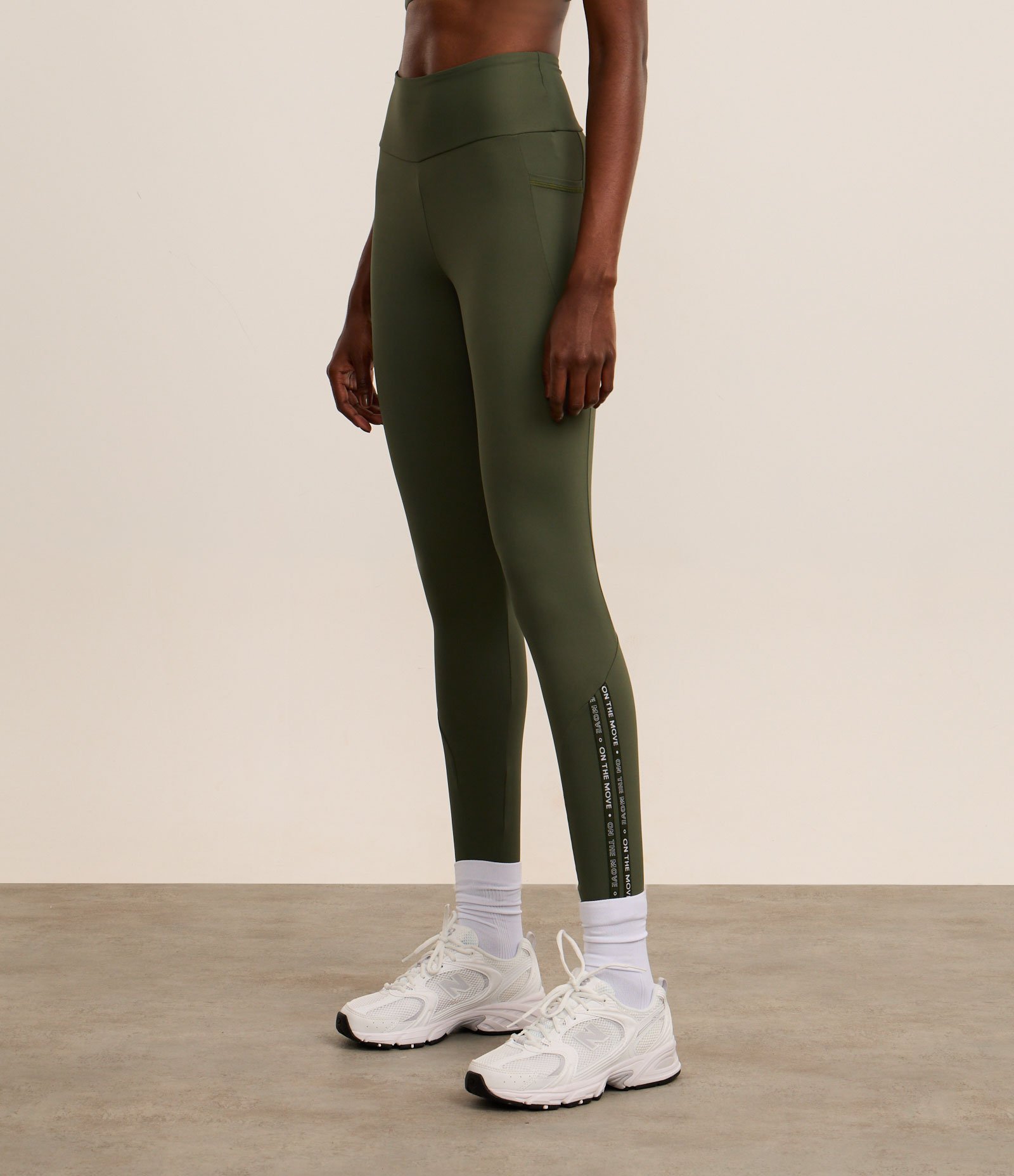 Calca Legging Esportiva em Microfibra com Bolsos Verde 3