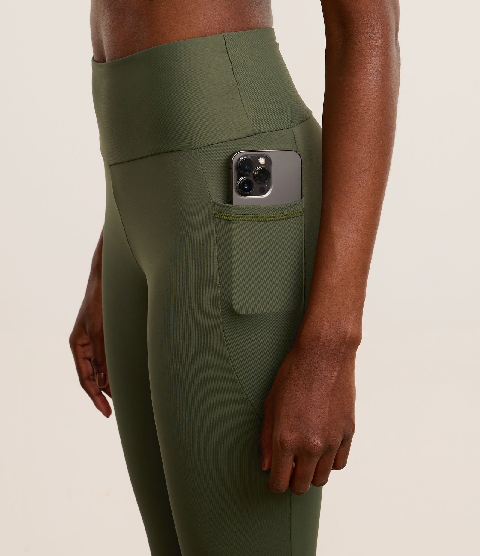 Calca Legging Esportiva em Microfibra com Bolsos Verde 4