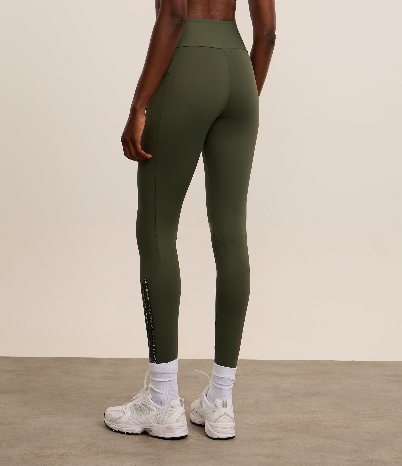 Calca Legging Esportiva em Microfibra com Bolsos Verde 5